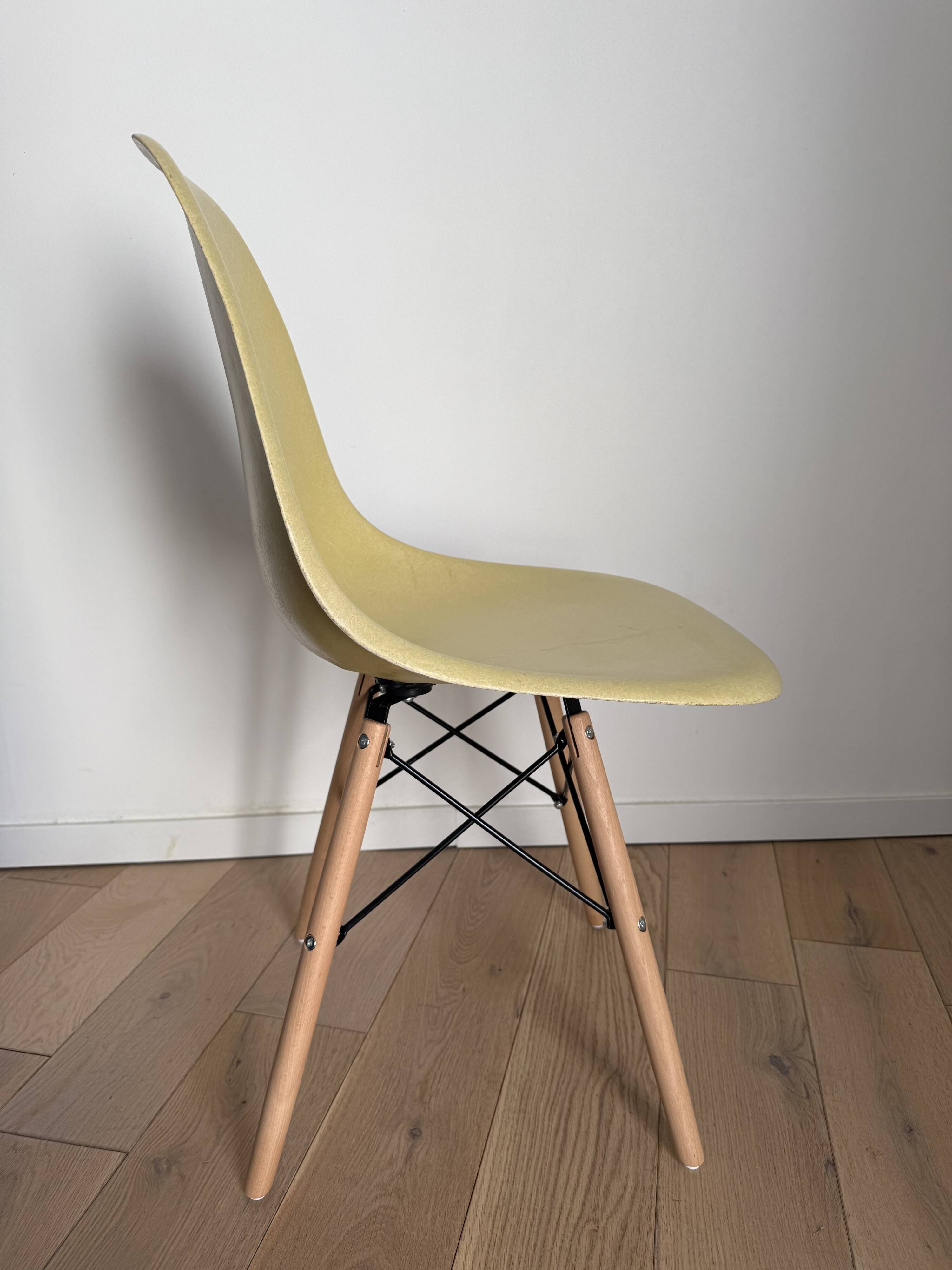 Dsw eames herman miller us edition 50s 60s design no vitra knoll yellow