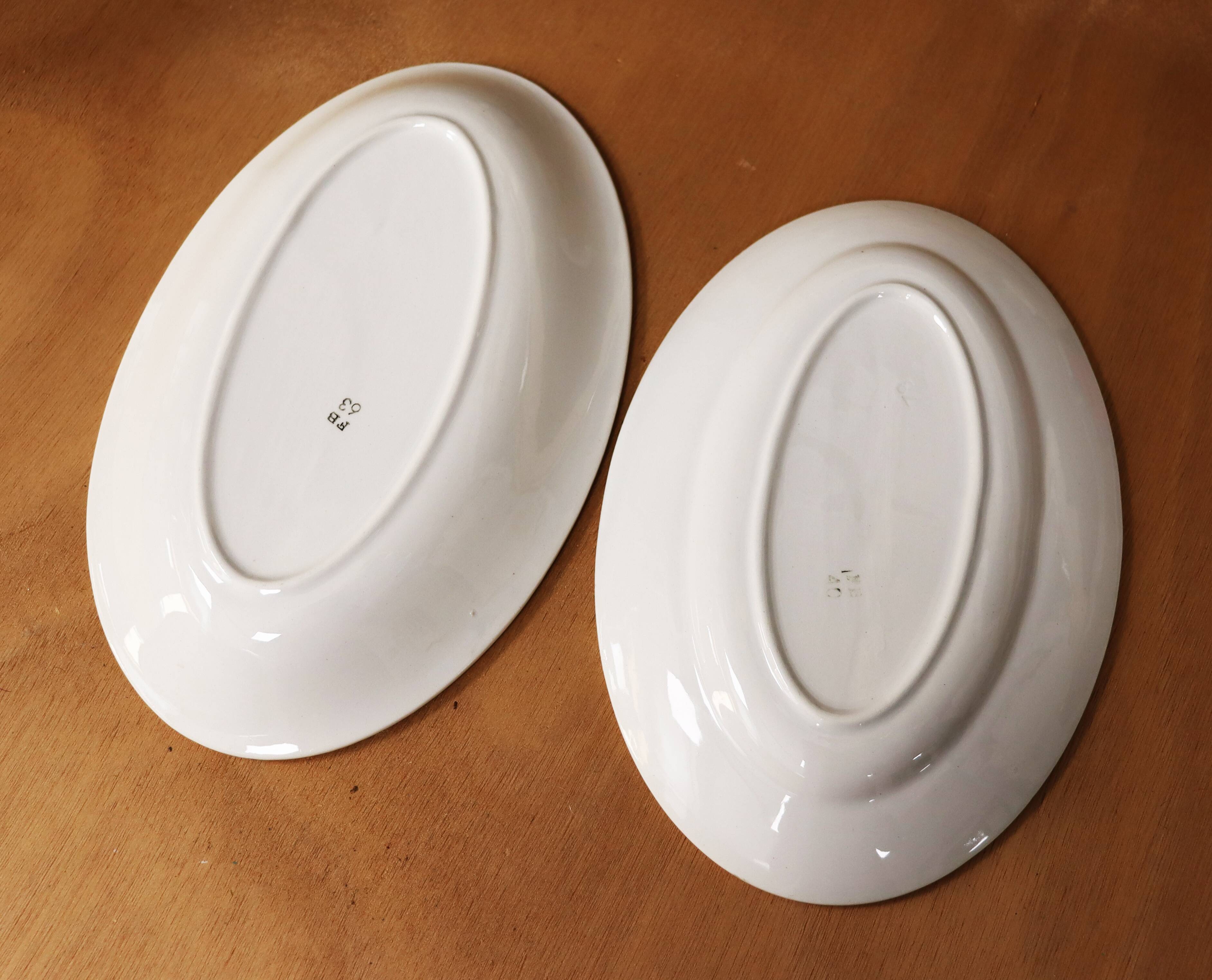 Two small serving dishes
