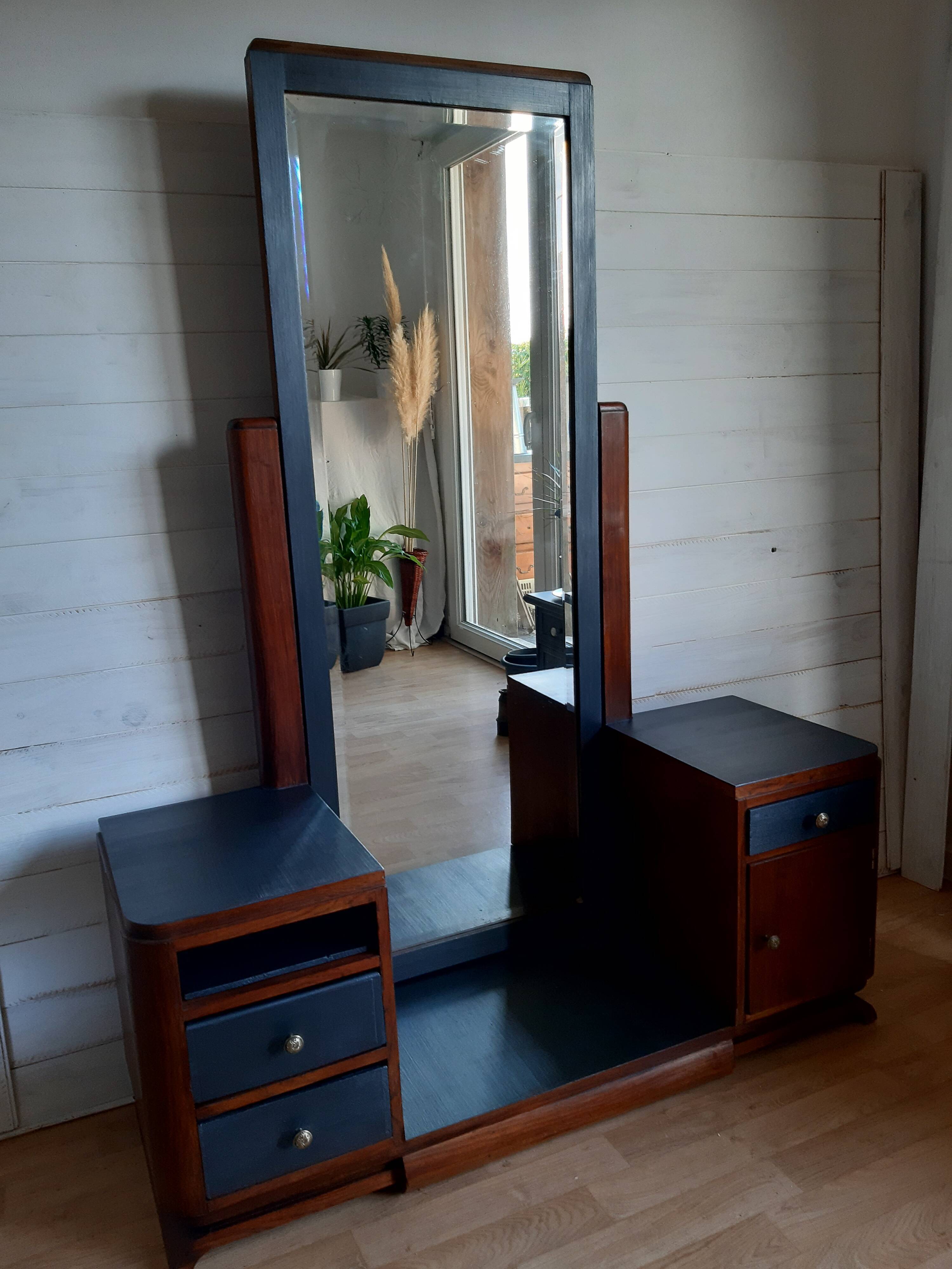 Art Deco hairdresser