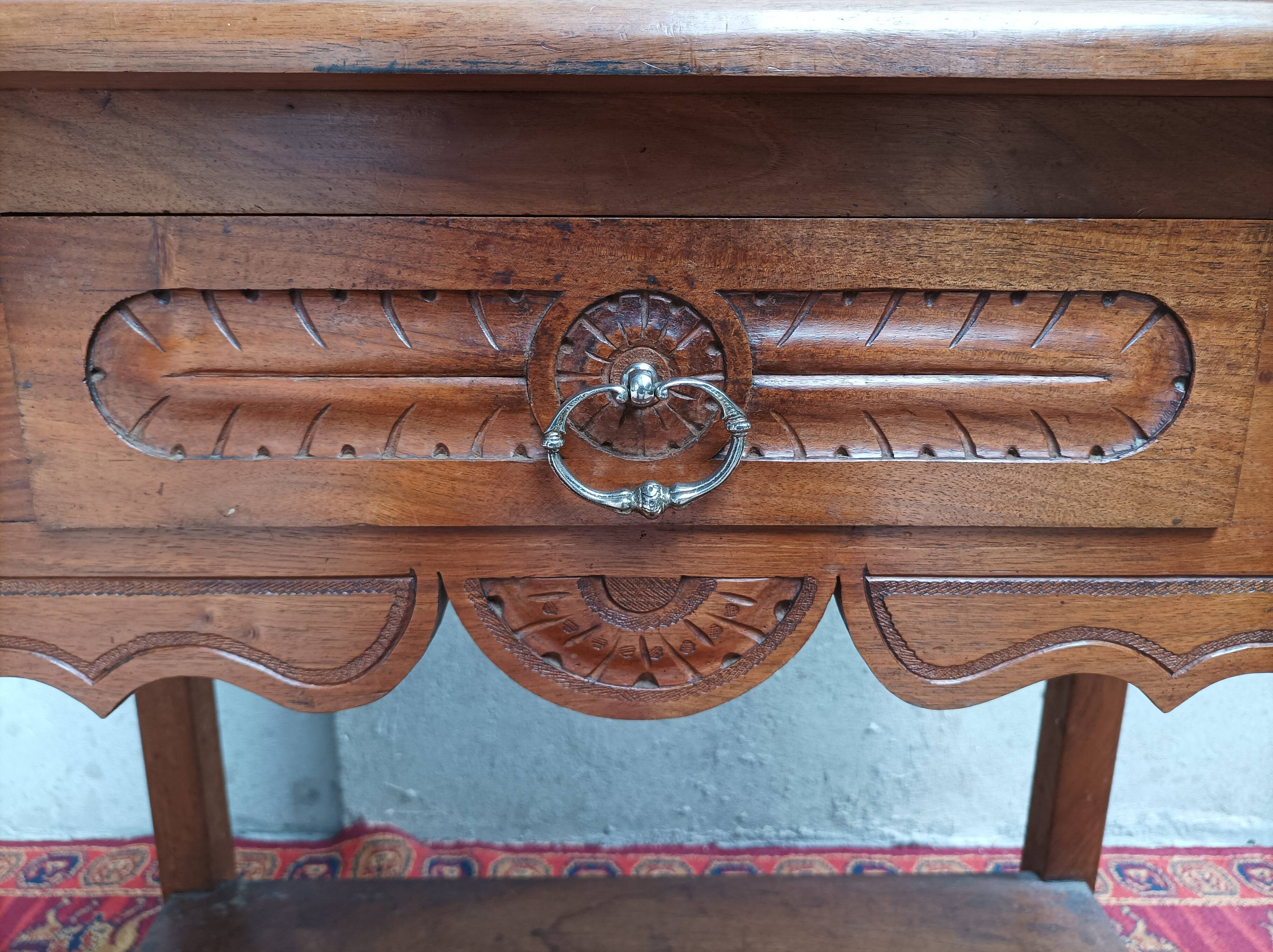 Meuble de toilette en noyer et merisier