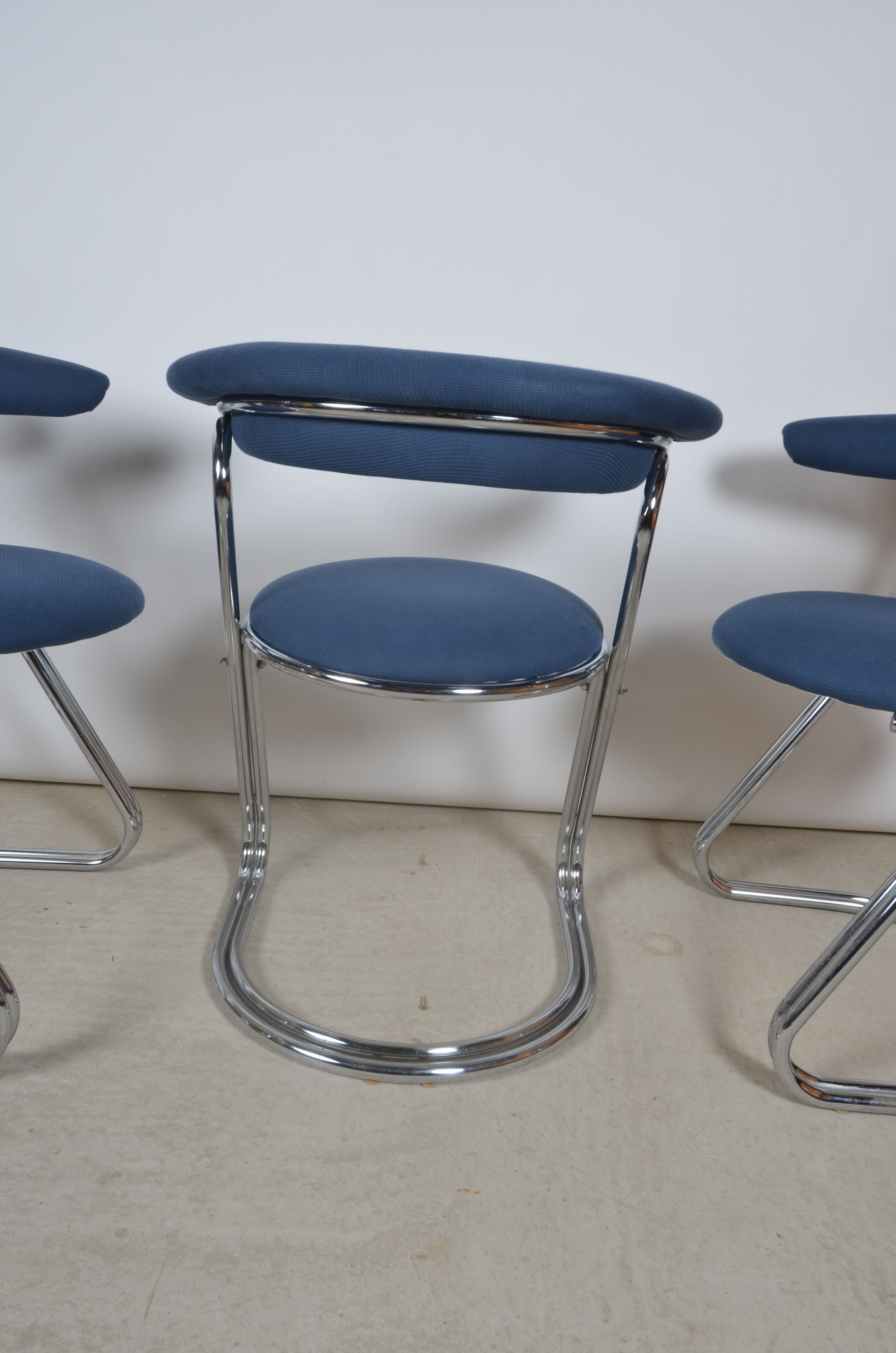 Tubular chairs cantilever 1970