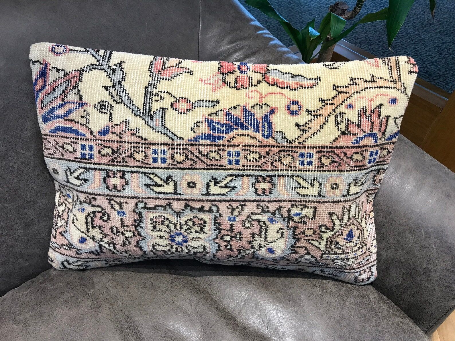 Floral Design Neutral Rug Pillow Cover 40x60cm