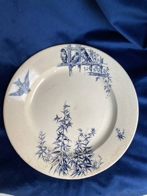 GIEN iron earth dish Goldfinches model