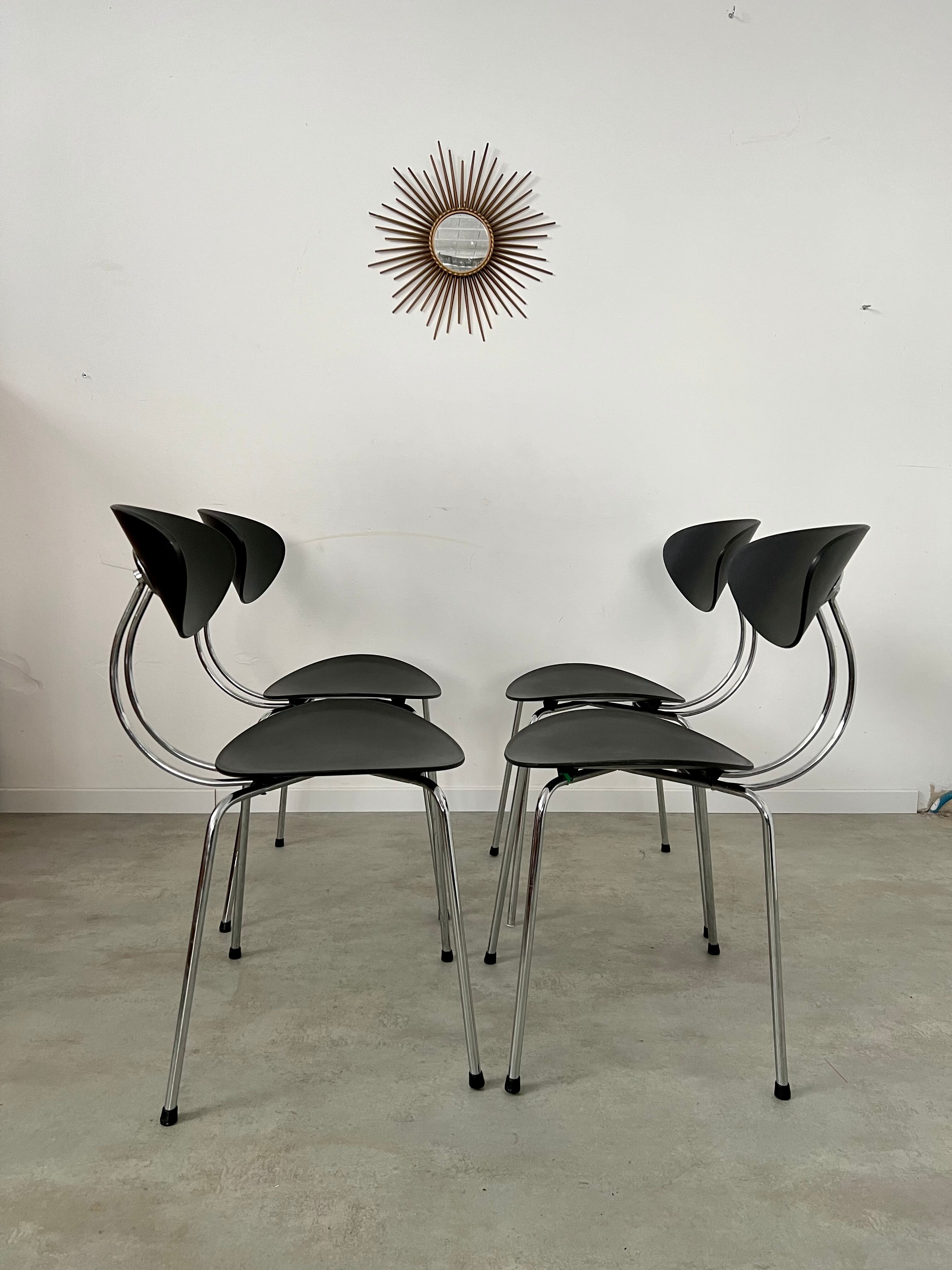 Lot 4 anciennes chaises design italien années 80