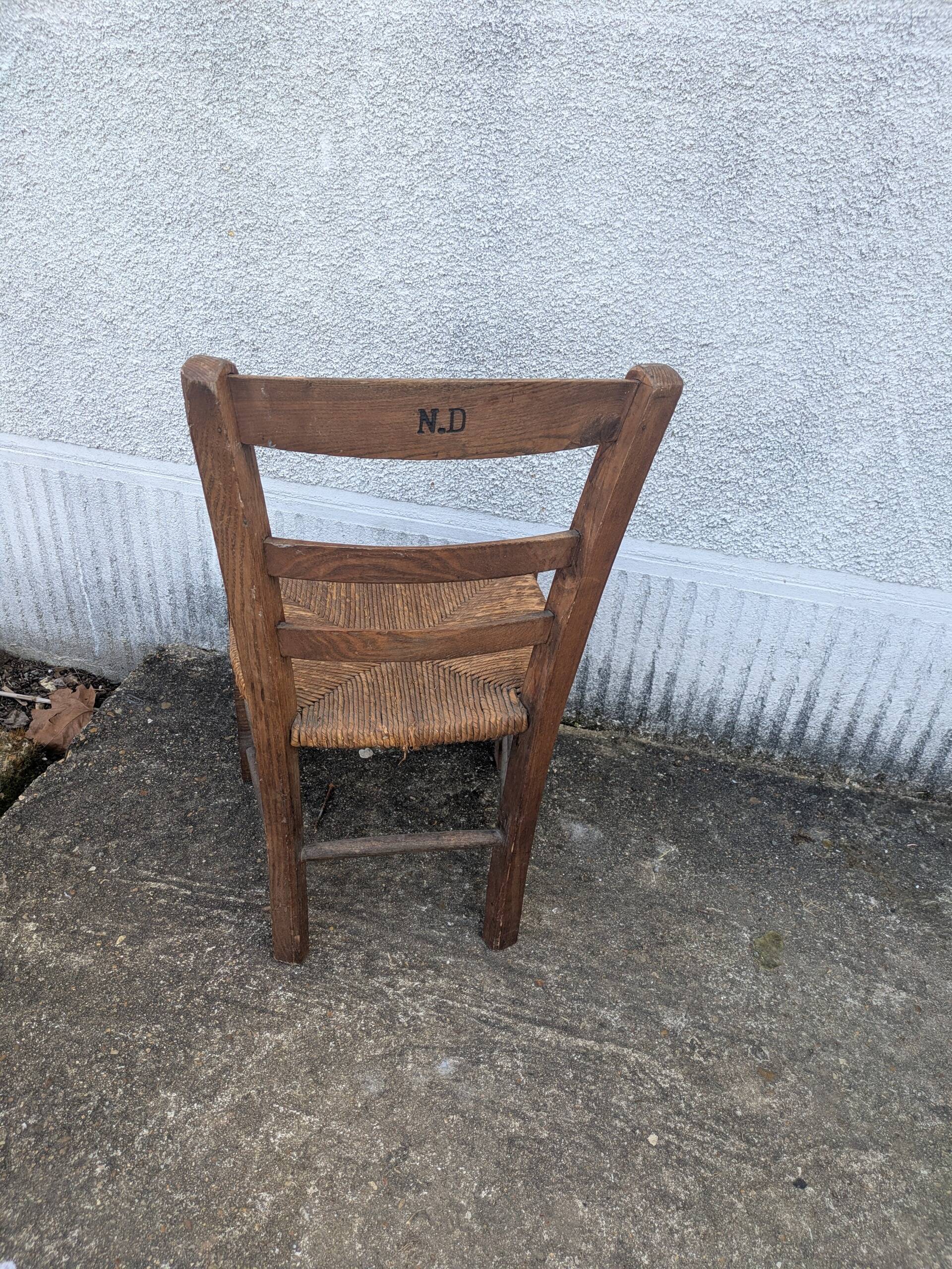 Petite chaise paillée enfant