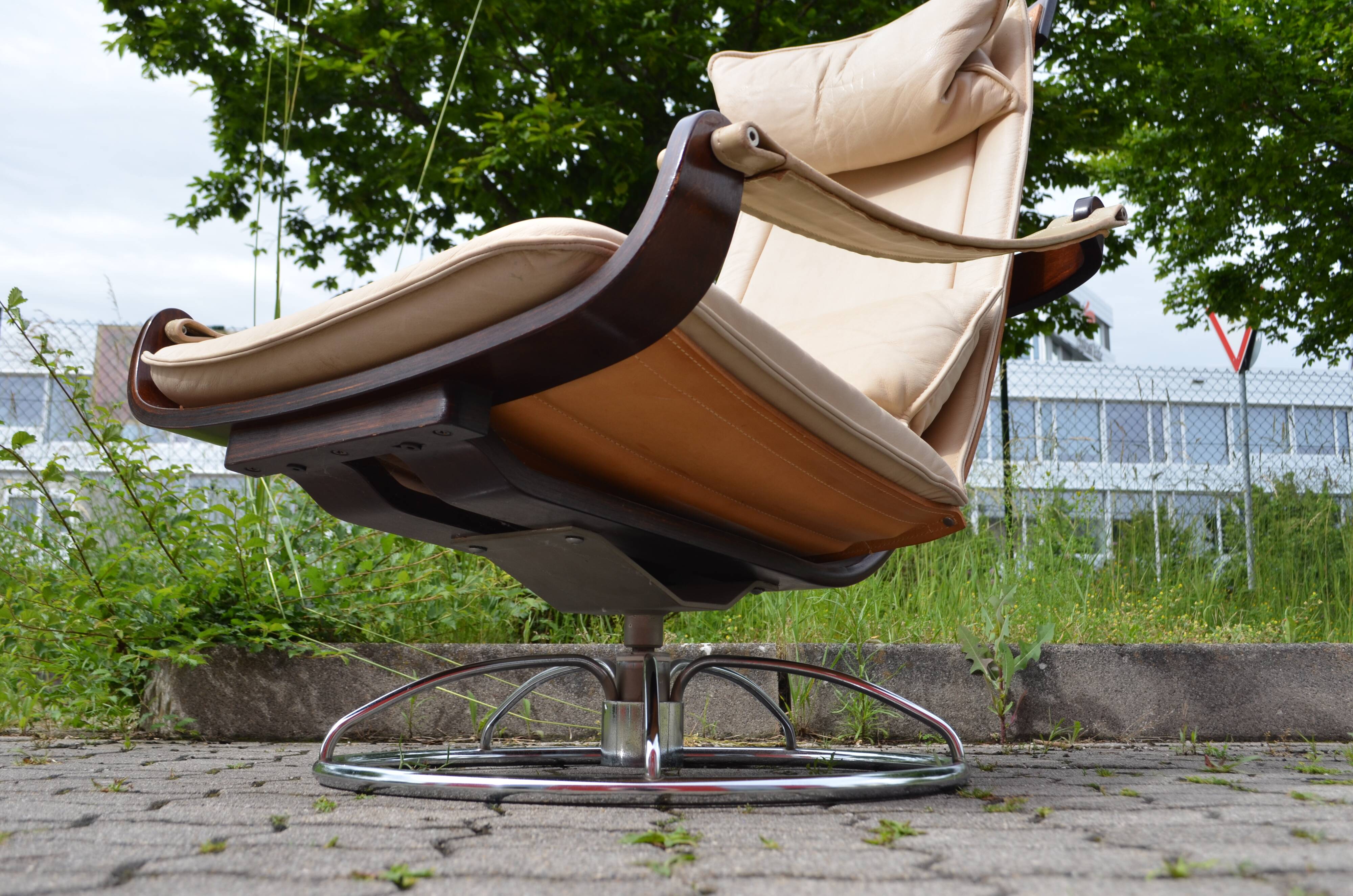 Ake fribytter for nelo sweden swivel leather lounge chair