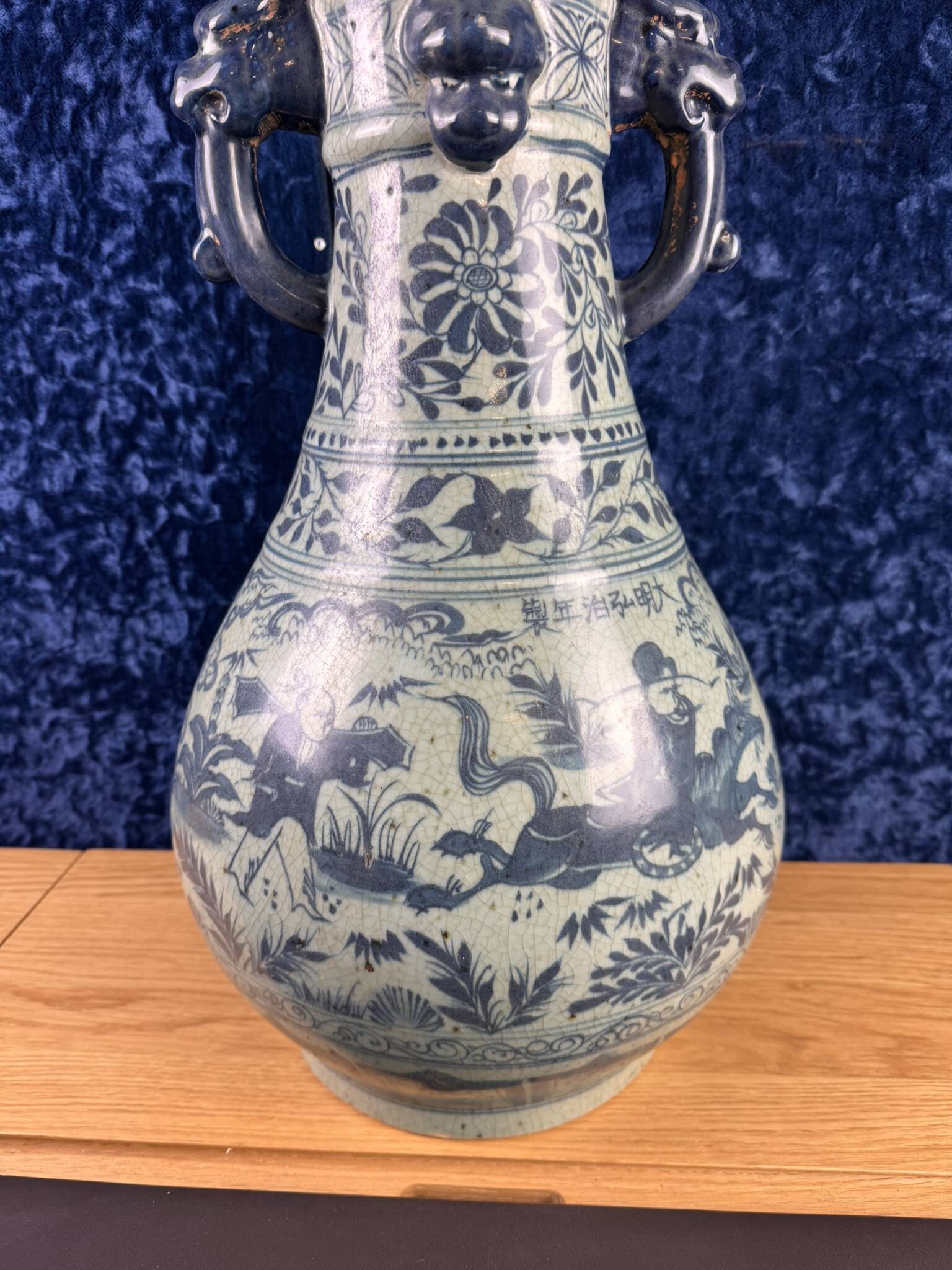 Asia 19th century: Very large porcelain vase with animated scene decorations