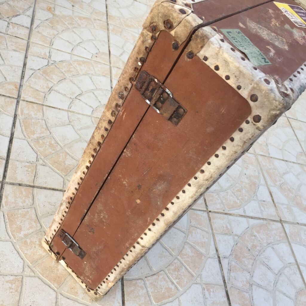 Year 20, 30 offers a very beautiful stickers suitcase