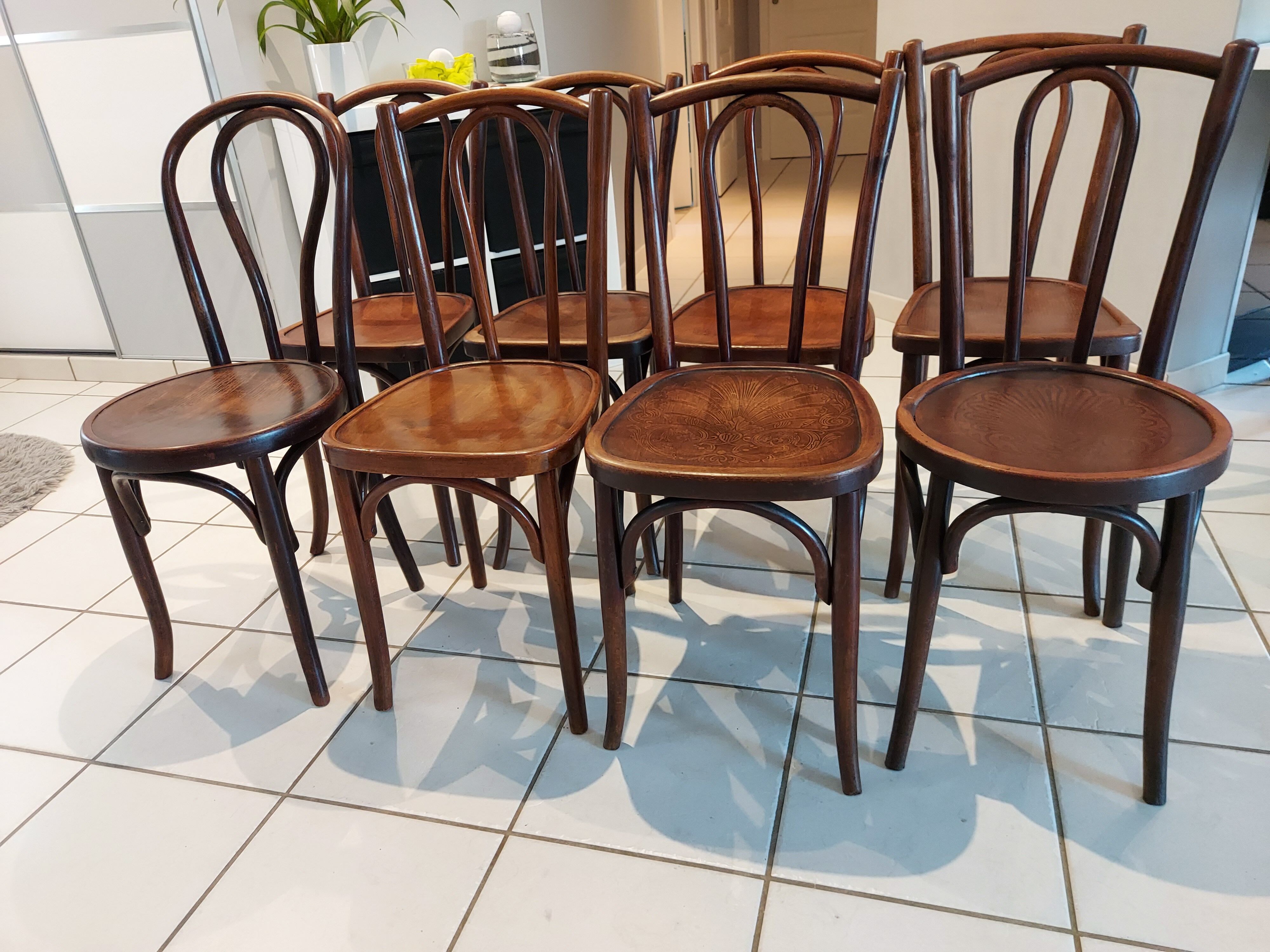 Suite de 8 chaises de bistrot vintage dépareillées Baumann,luterma ,fischel...