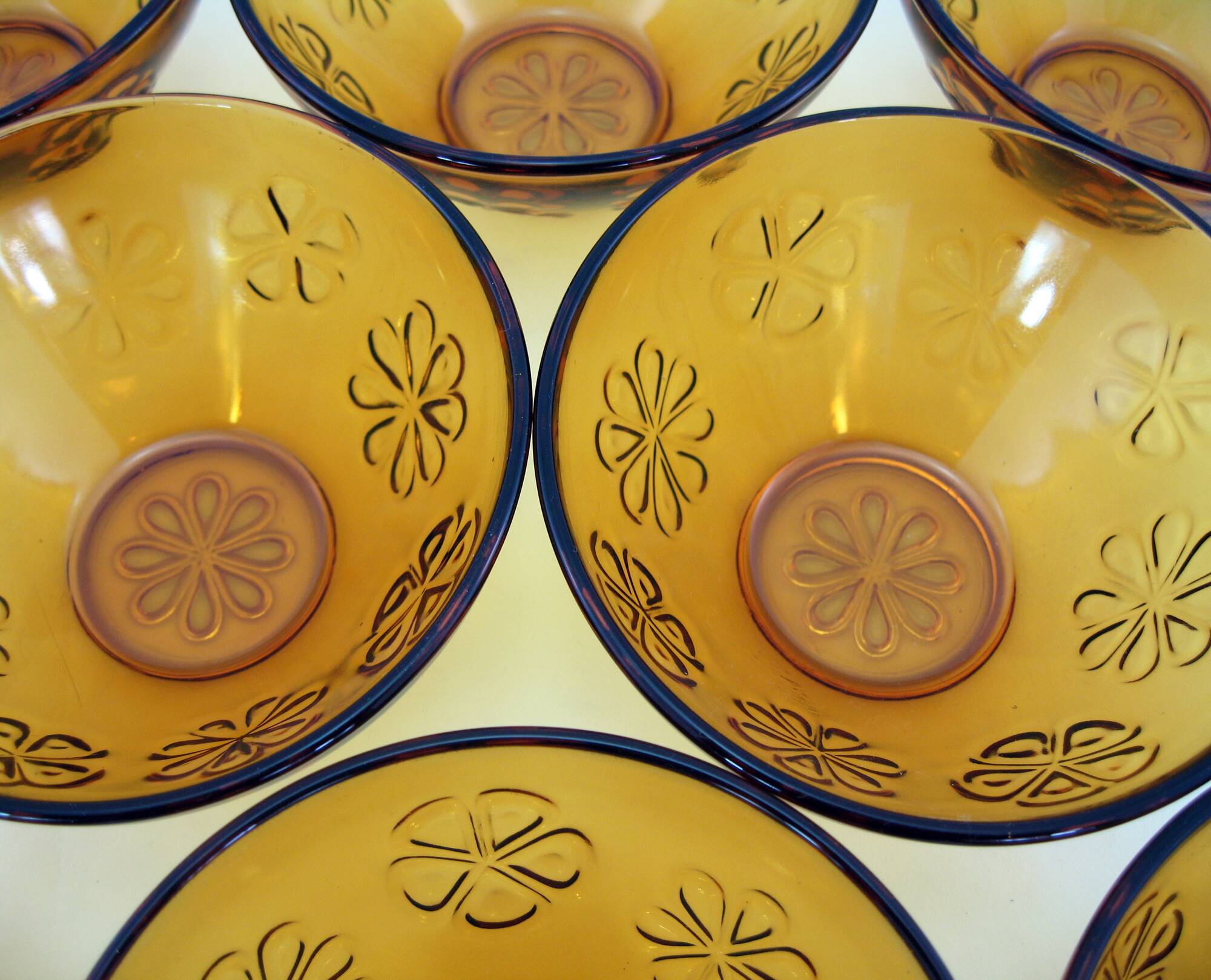 8 amber yellow glass bowls - embossed flower patterns - Daisy Vereco France - vintage 70s