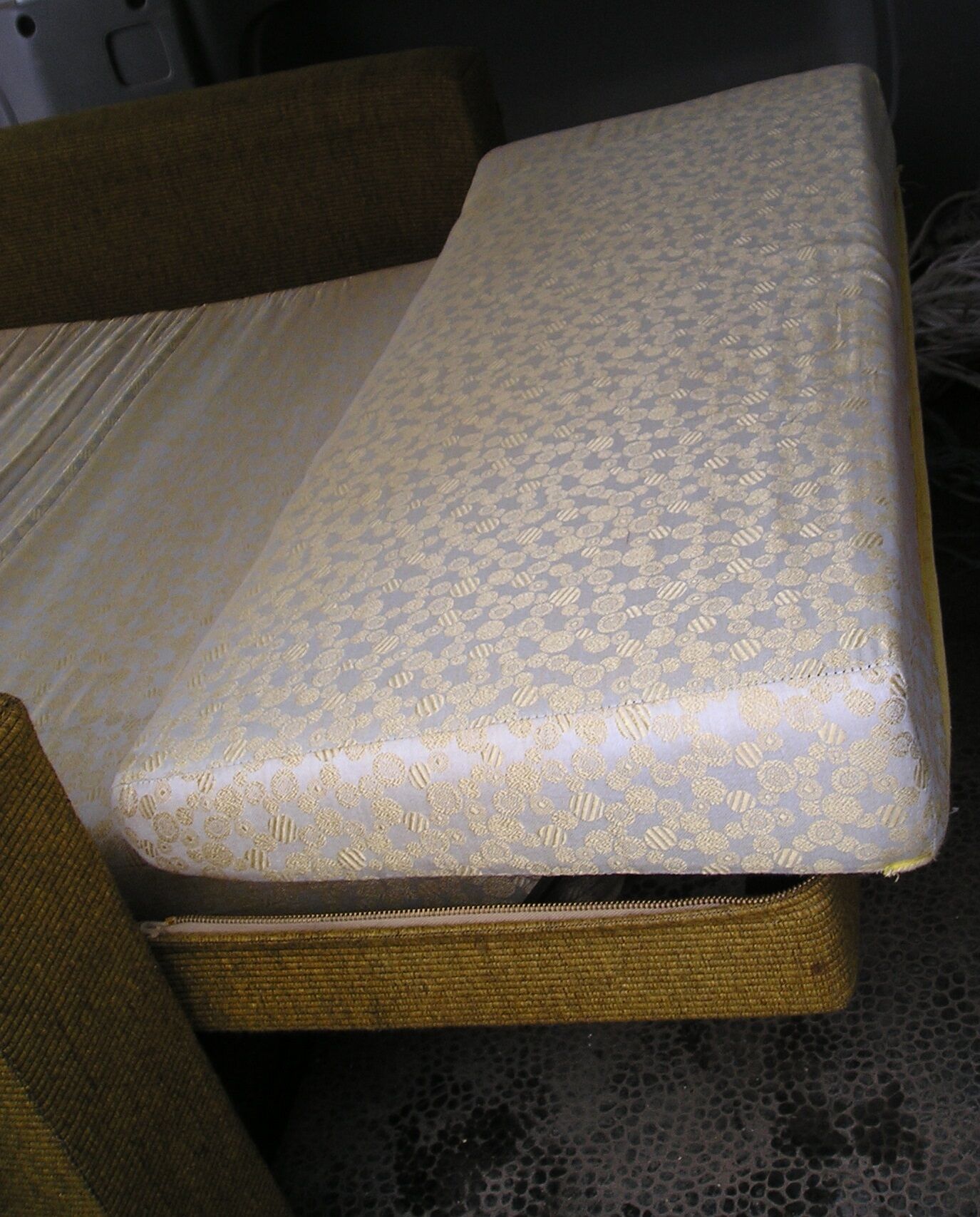 Sofa 2 seats convertible into bed 1 person 70 years