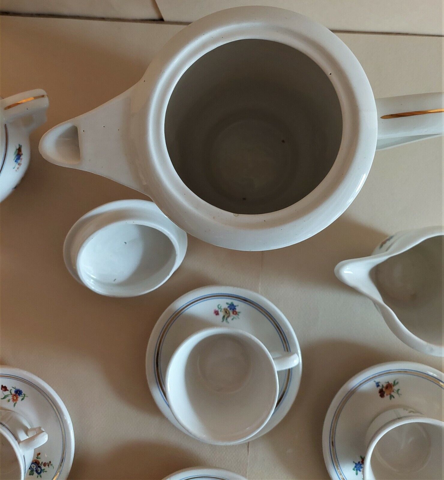 Coffee set in earthenware of Saint Amand décor Touraine eight cups