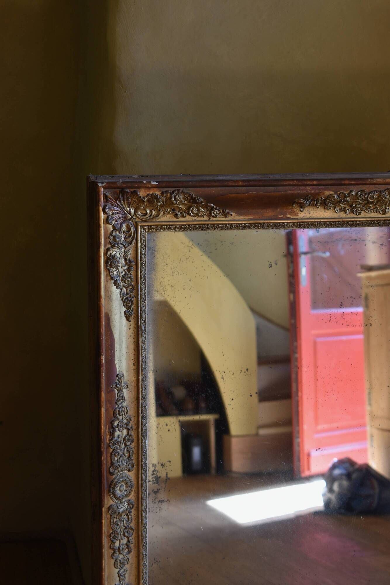 Large gilded Empire mirror from the 19th century.
