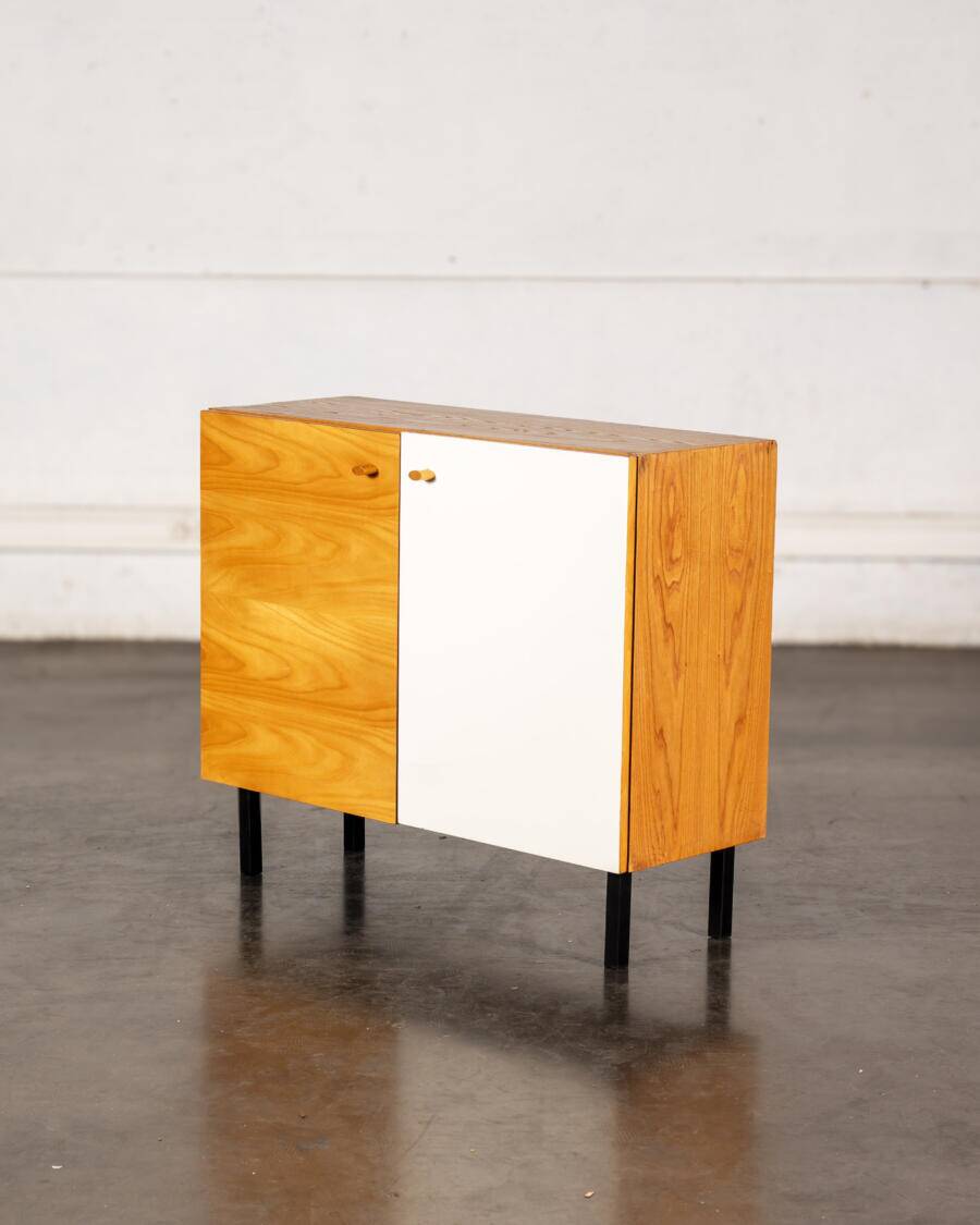 Meuble de rangement en bois blond et stratifié blanc