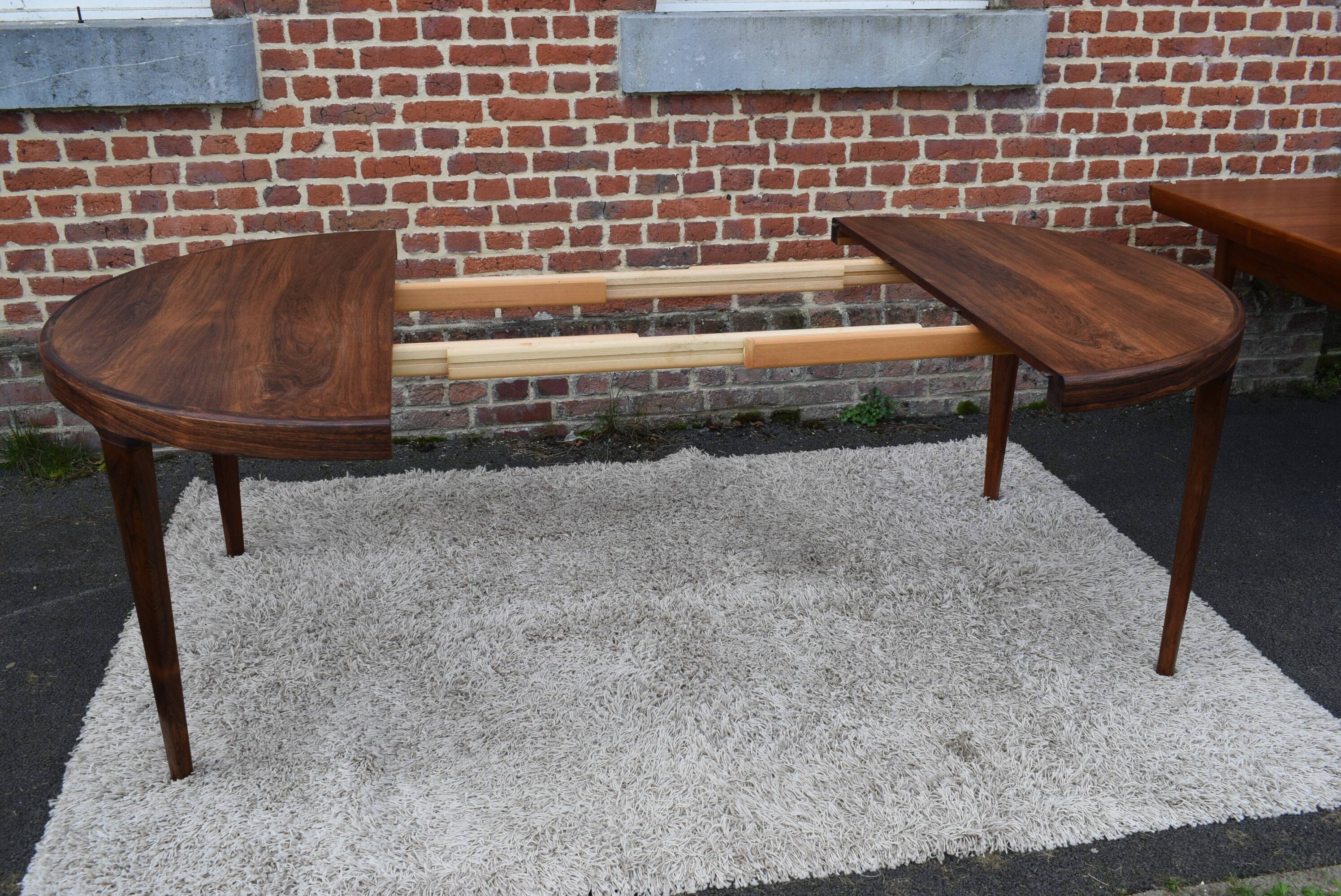 Rio rosewood table