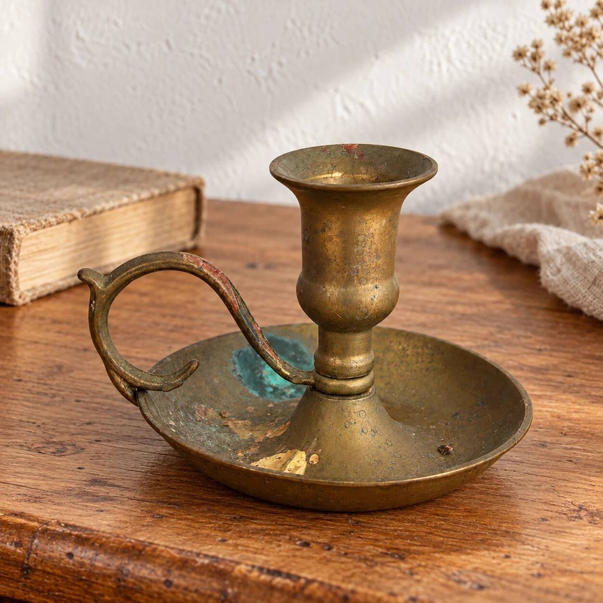 Antique patinated brass hand candlestick – Vintage rat of the cellar