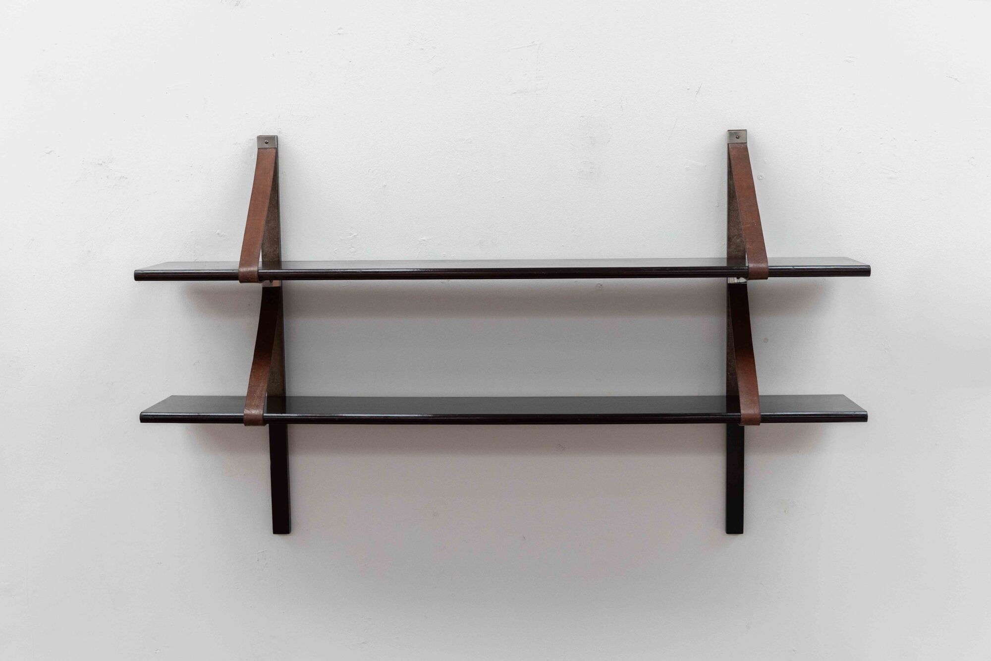 'Correas' wall shelves by Miquel Milà