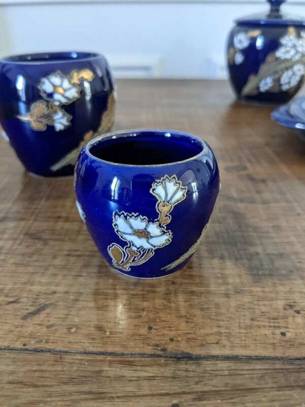 Ensemble plateau et ses pots en faïence