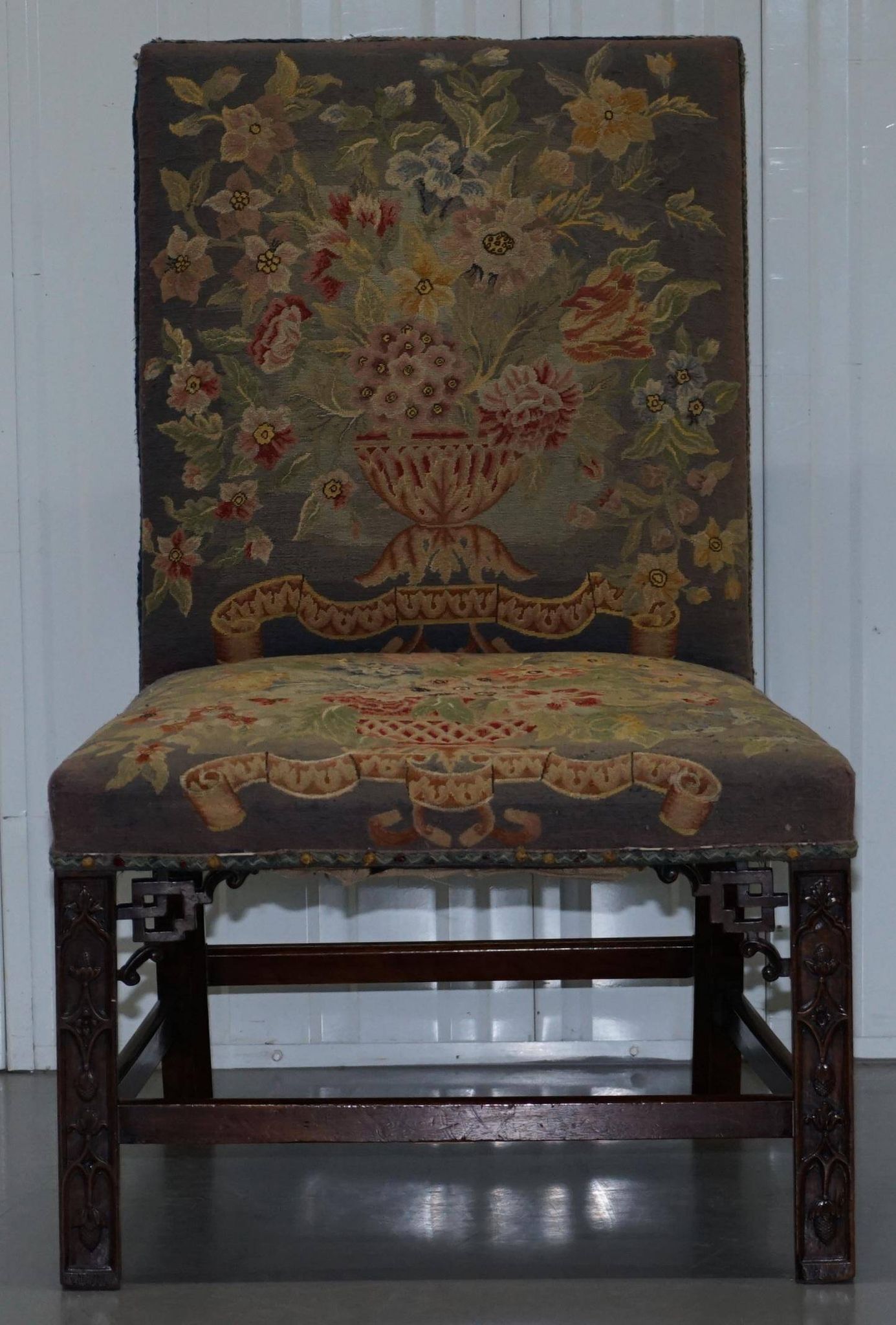 Paire de chaises Thomas Chippendale époque 1760 brodées sculptées