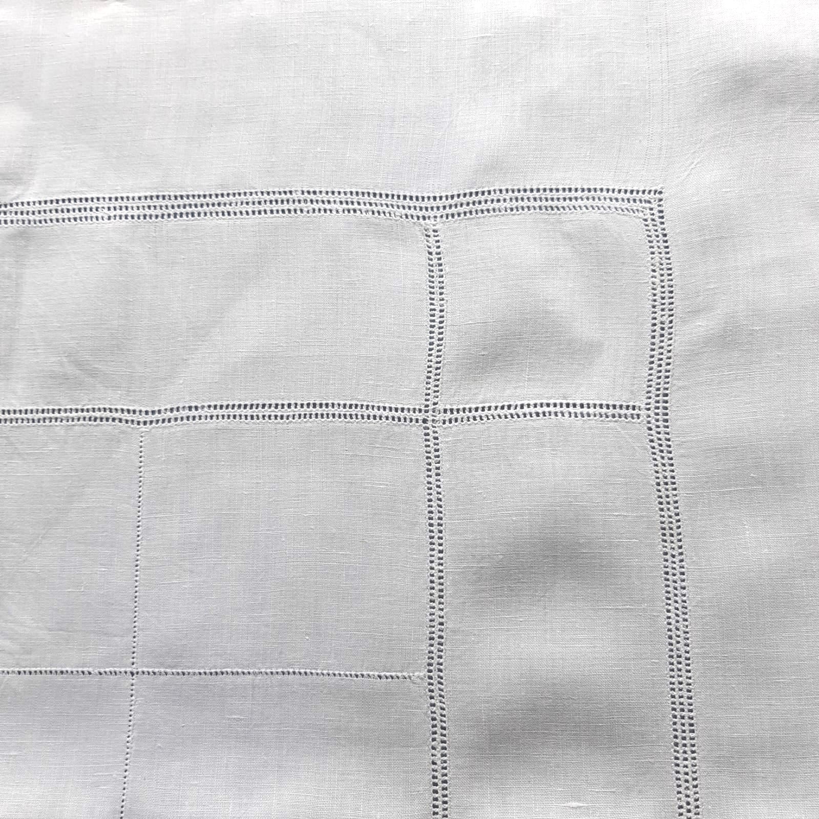 Square tablecloth (112x105cm) in wire canvas with its 6 towels