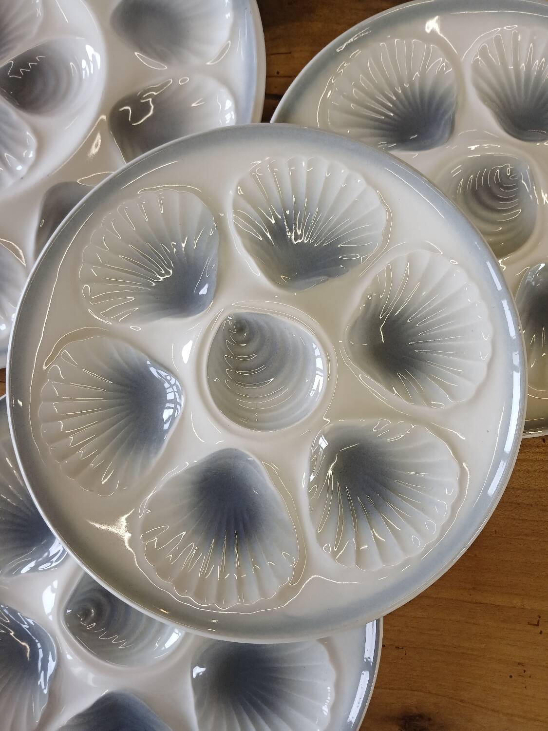 11 plates and 1 oyster dish Moulin des Loups