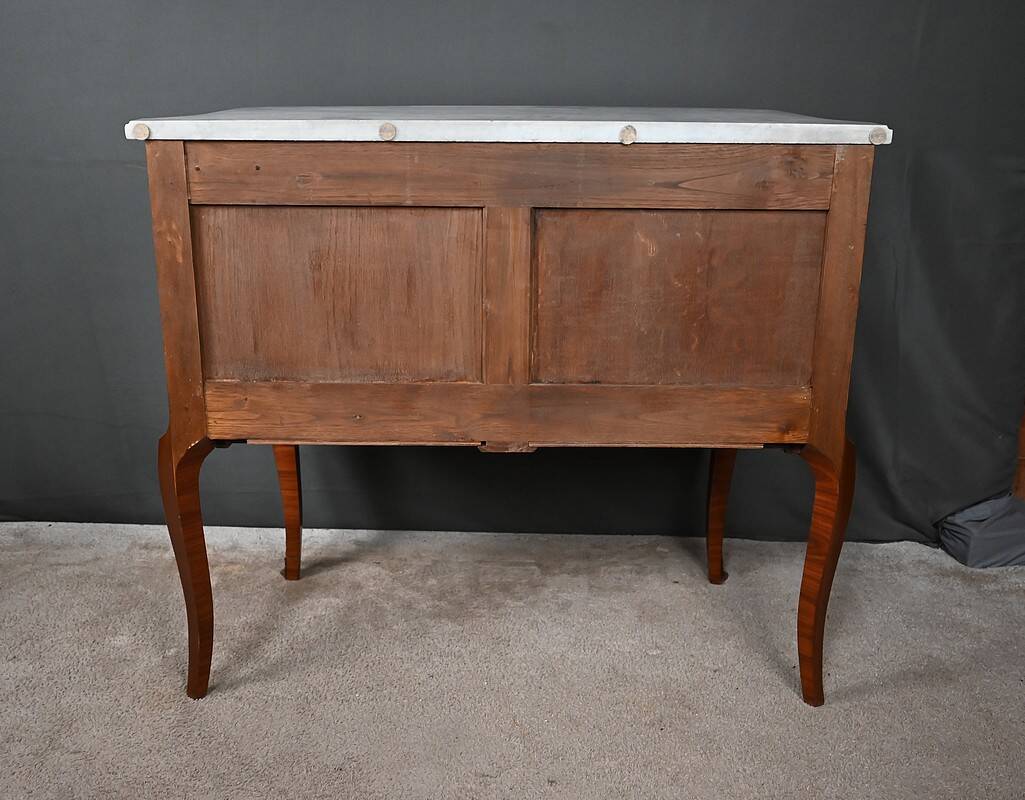 Commode sauteuse en marqueterie, style Transition Louis XV - Louis XVI – milieu XXe