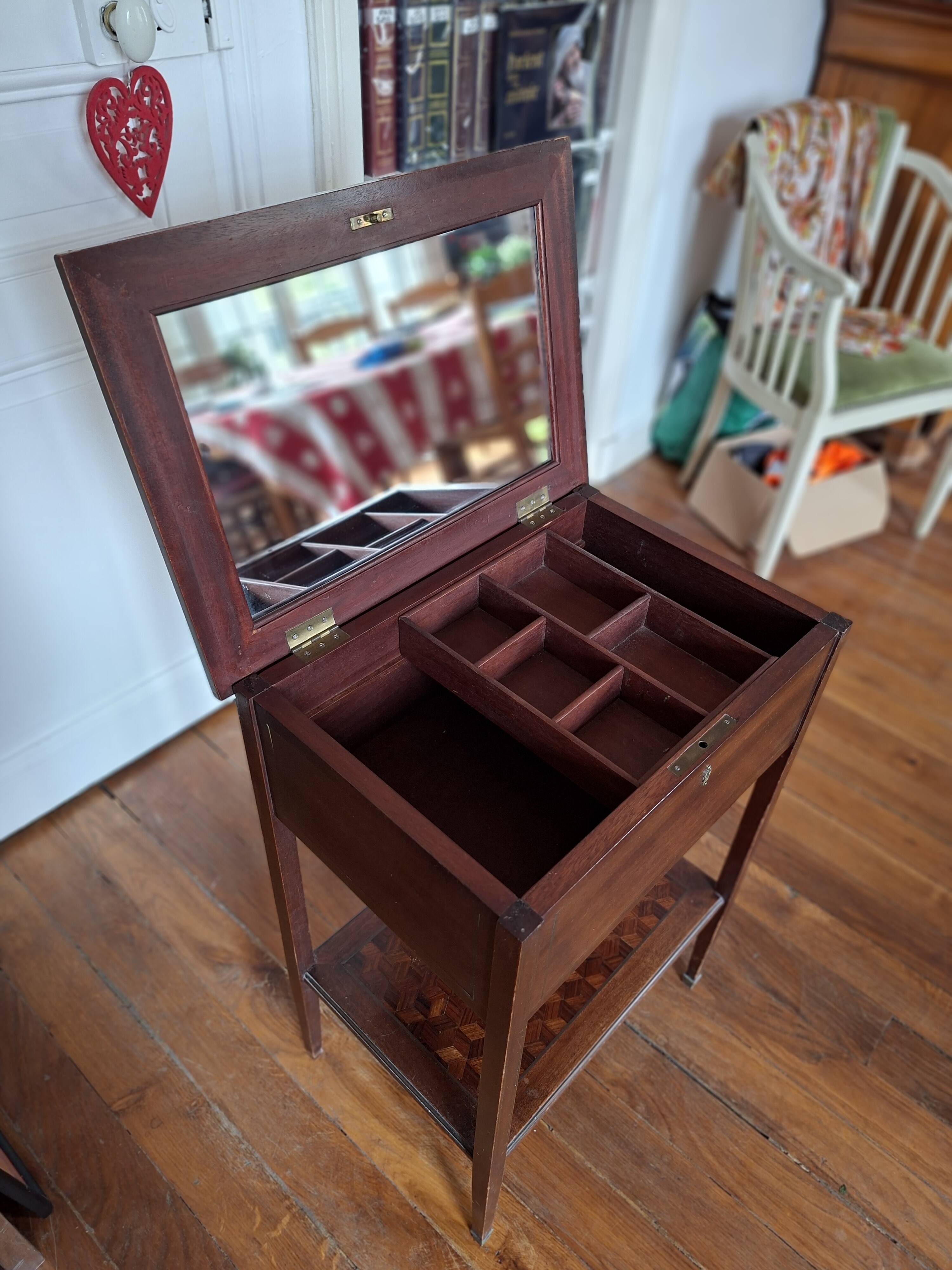 Makeup palette in marquetry