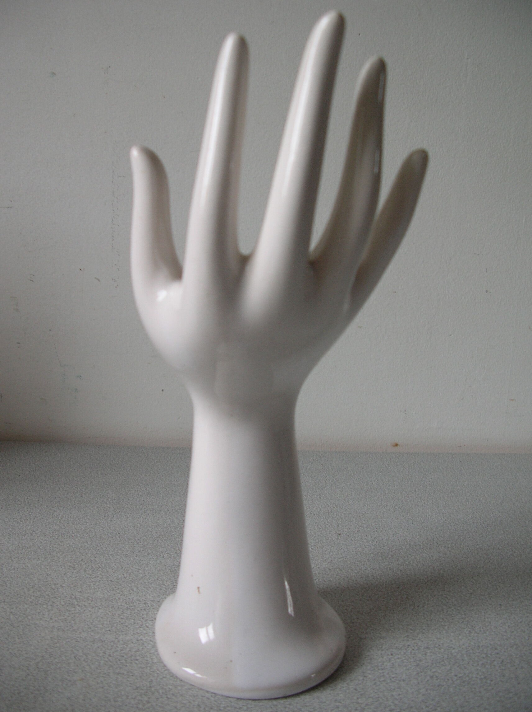 Old soliflore fig vase from the 1970s in the shape of a ceramic hand