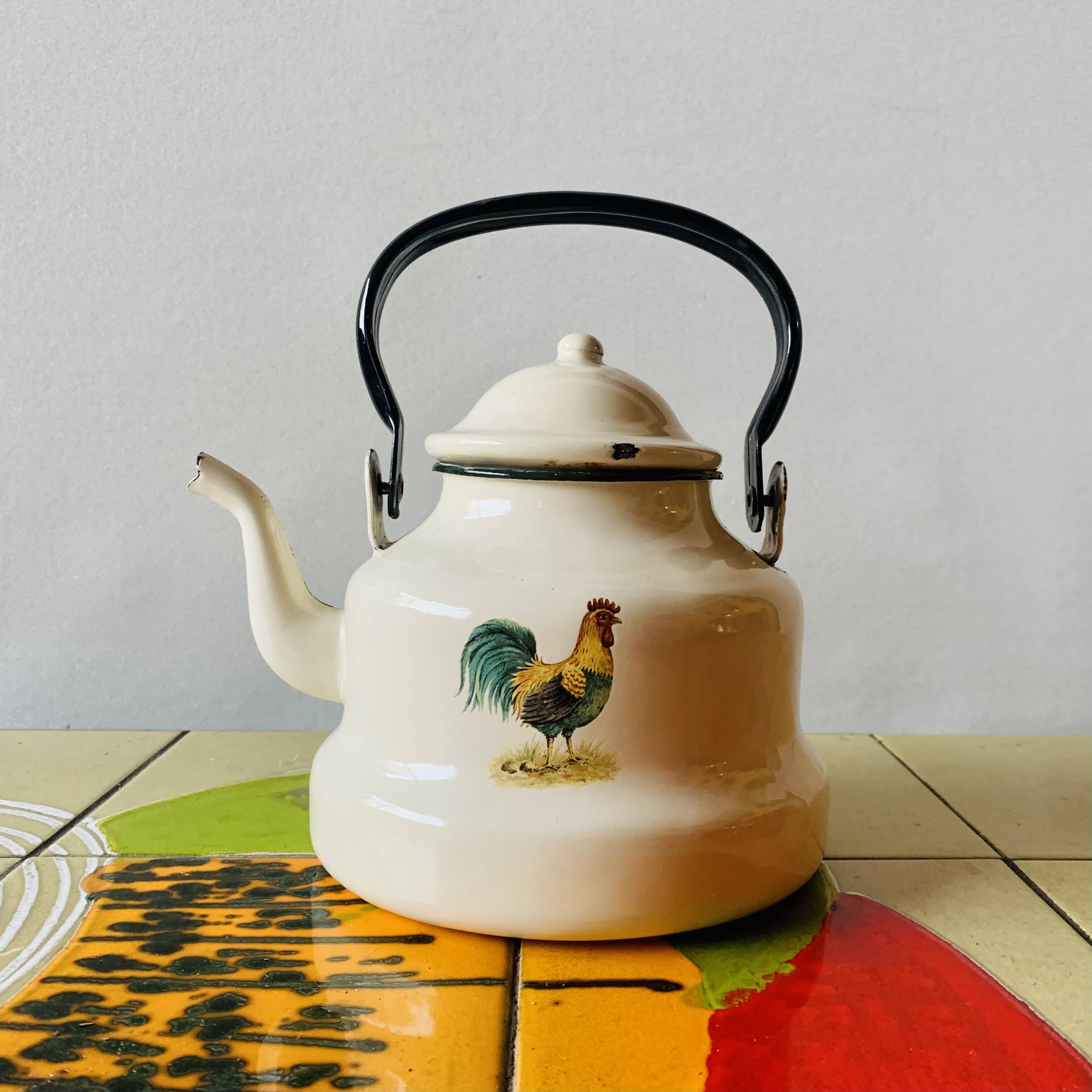 Vintage enameled sheet metal kettle - rooster decor