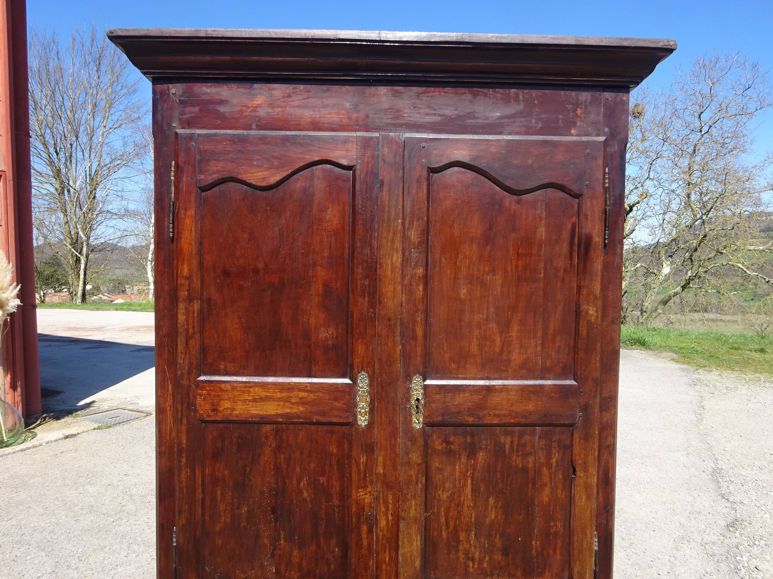 Ancienne armoire en noyer