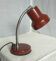 Petite lampe de bureau rouge et chrome vintage 1970