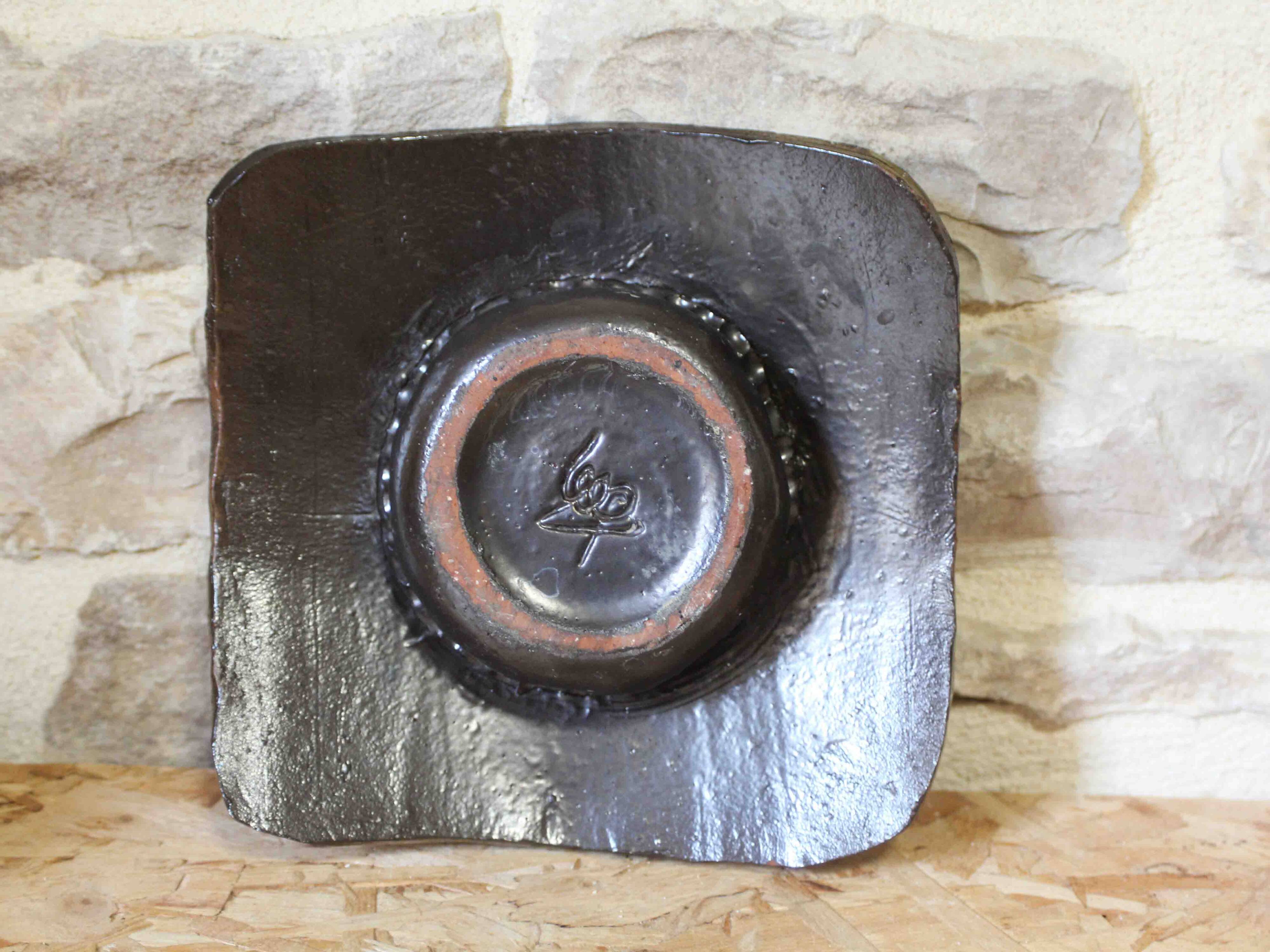 Ceramic flower holder