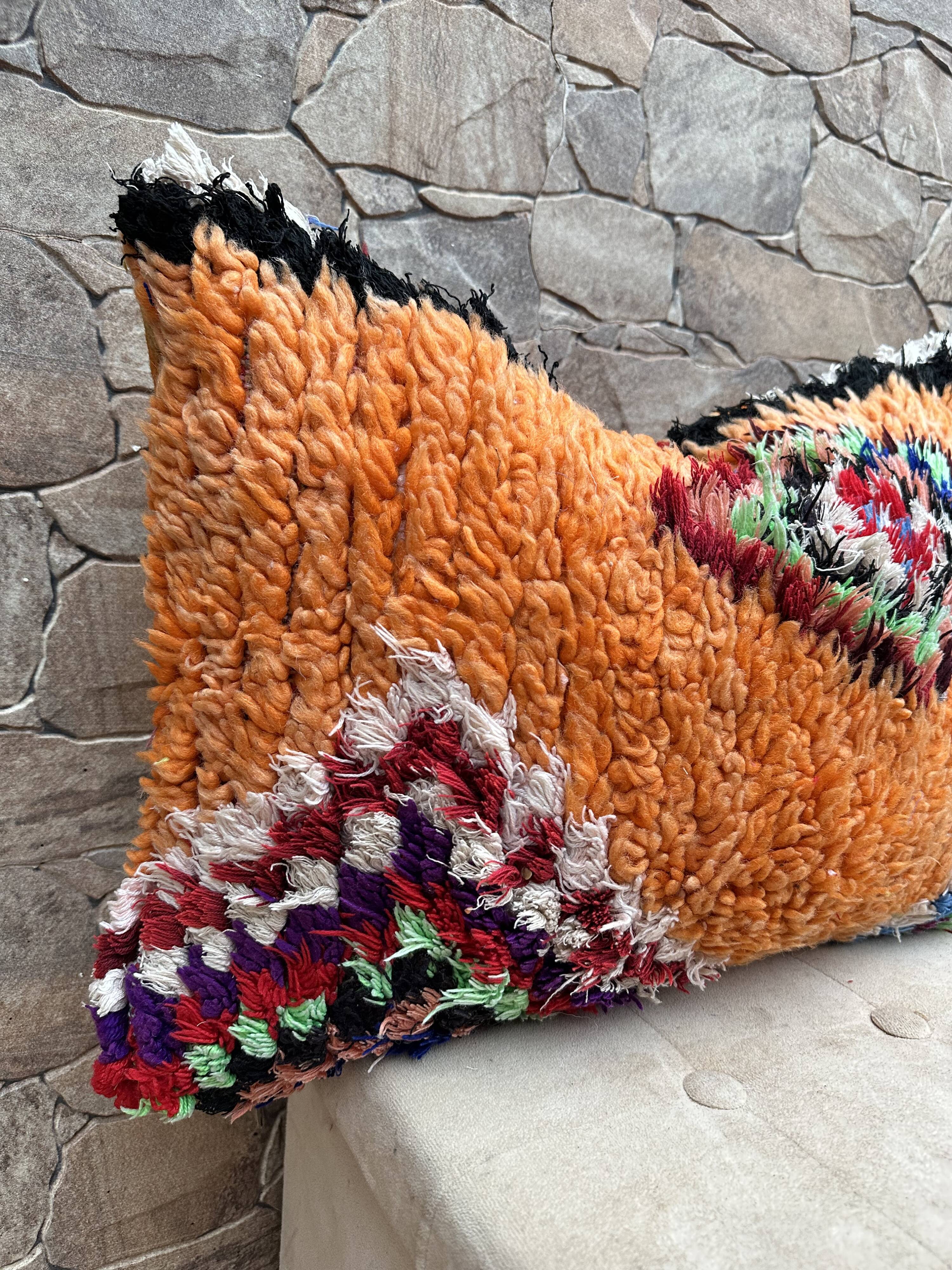 Vintage Berber Kilim cushion cover: Moroccan wool cushion