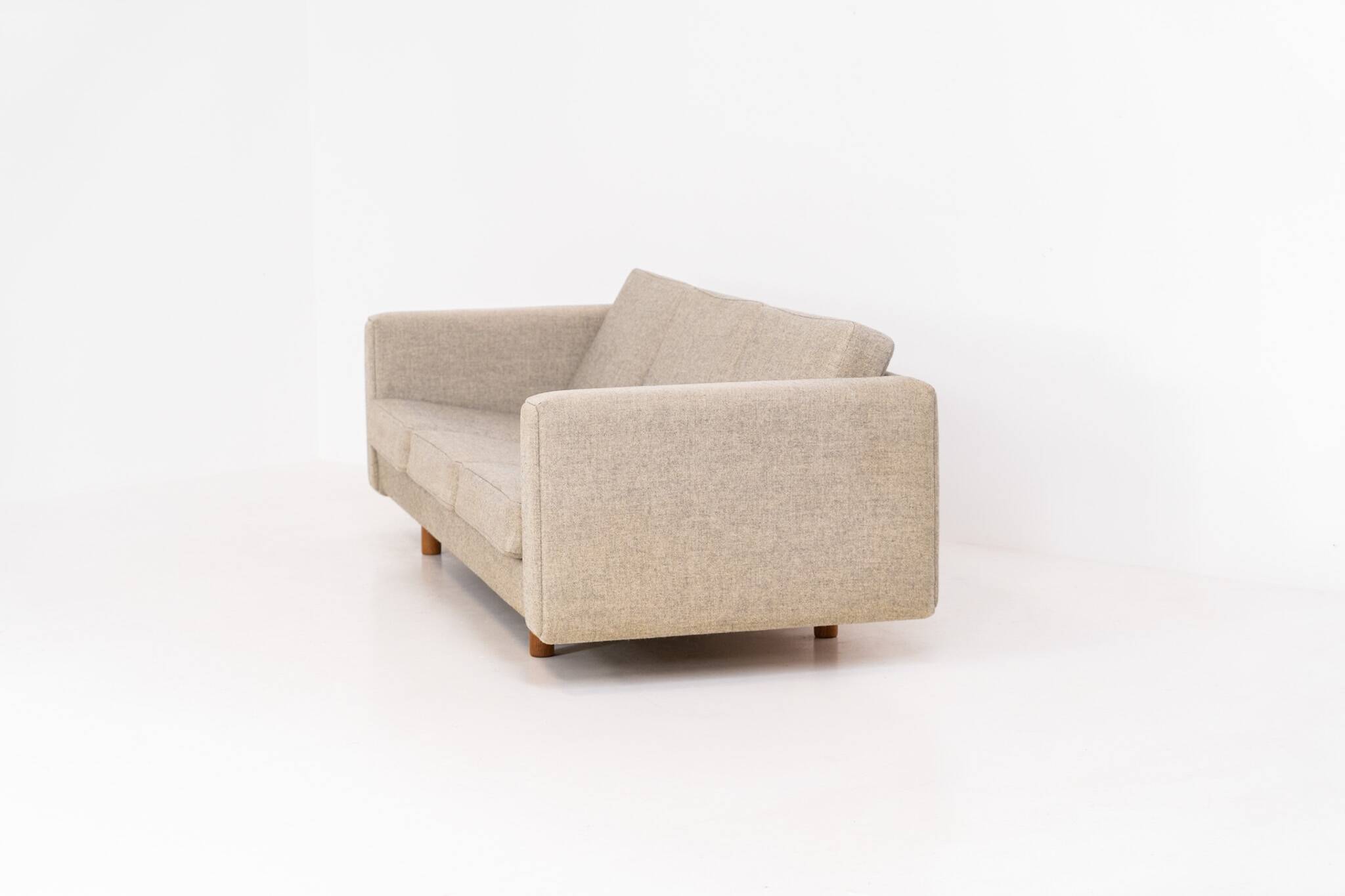 Canapé 3 places GE300 par Hans J. Wegner pour Getama