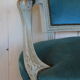 Paire de fauteuils de style Louis XV patinés