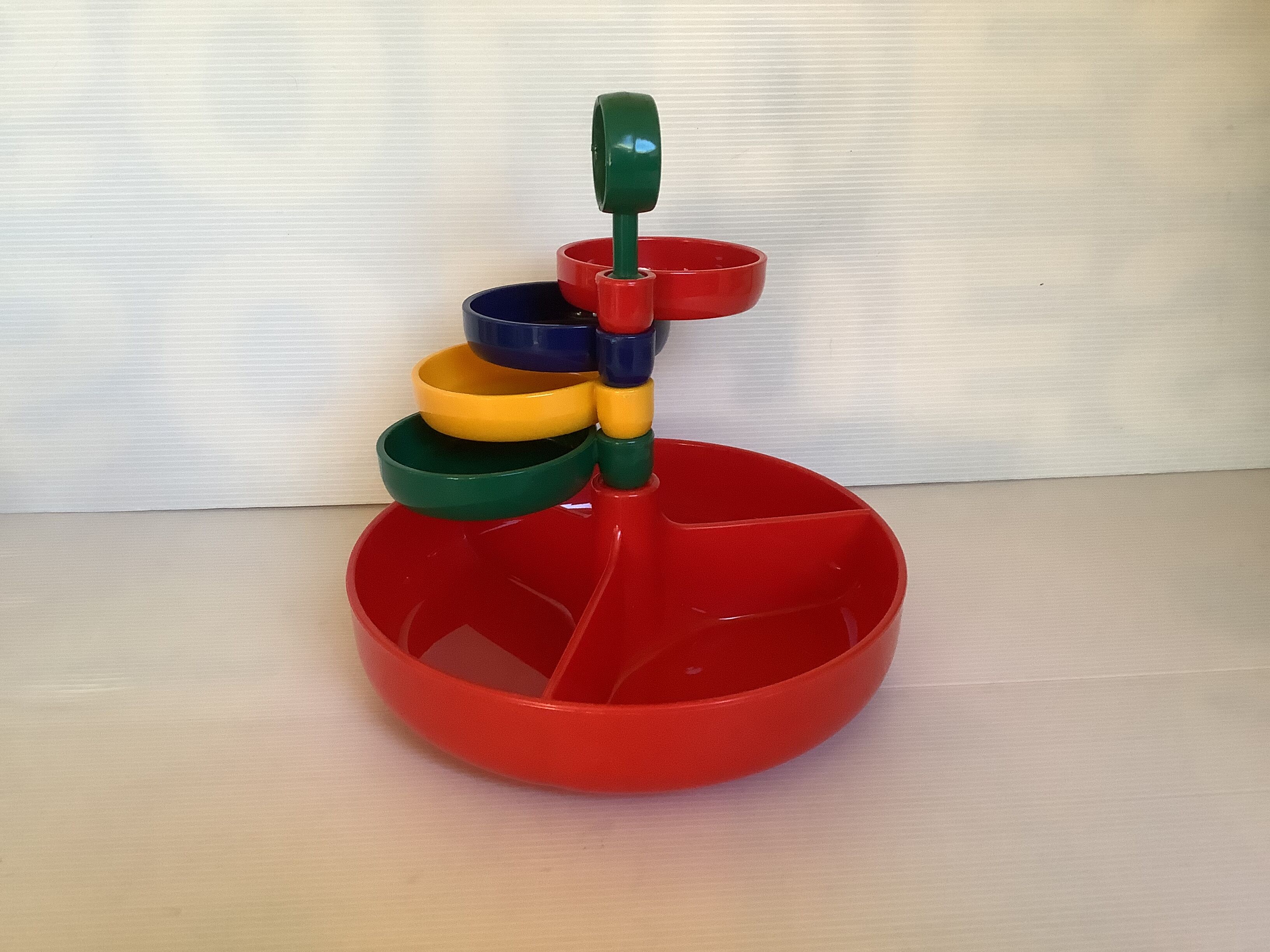 Servant with 4 plastic cups Emsa style