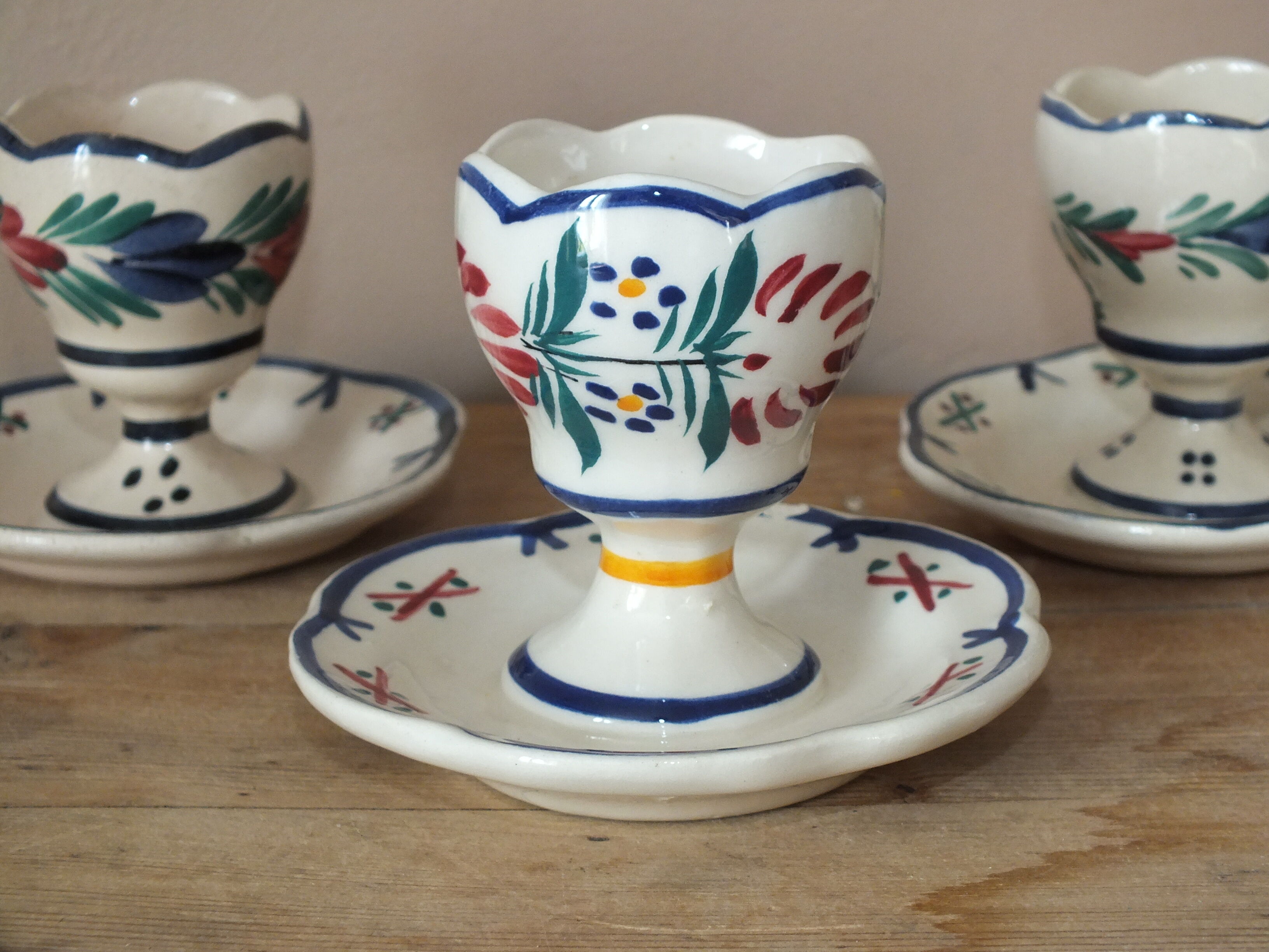 Set of 3 cockroaches on pedestal HB Quimper