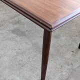 Scandinavian table with extensions