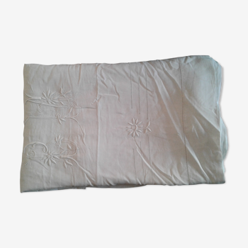 Drap lin monogramme brodé B M et fleurs