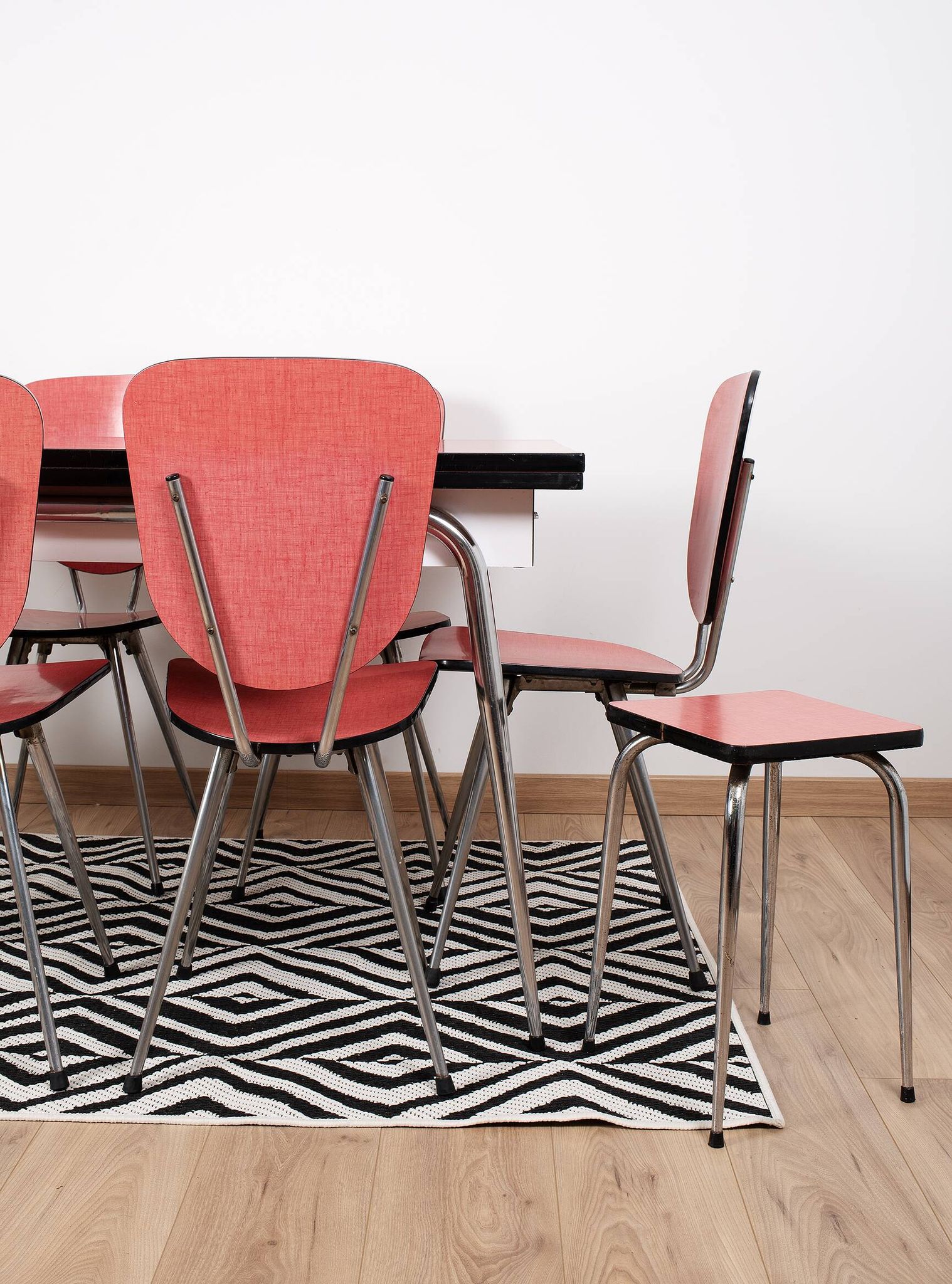 Extendable table and 6 chairs in Formica and stainless steel, brand FURANIA EUROPALU