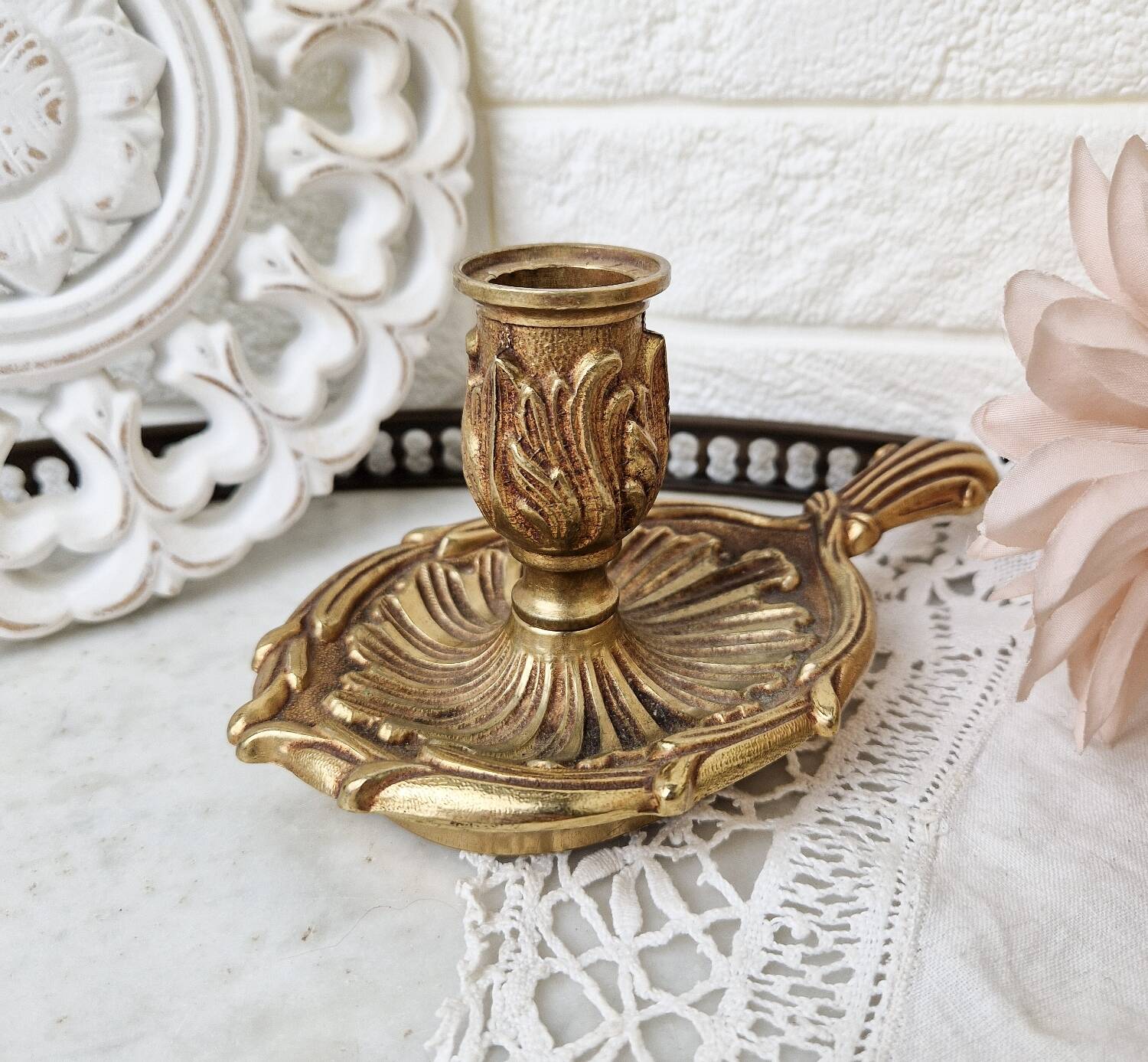 Petit bougeoir à main ancien en bronze doré