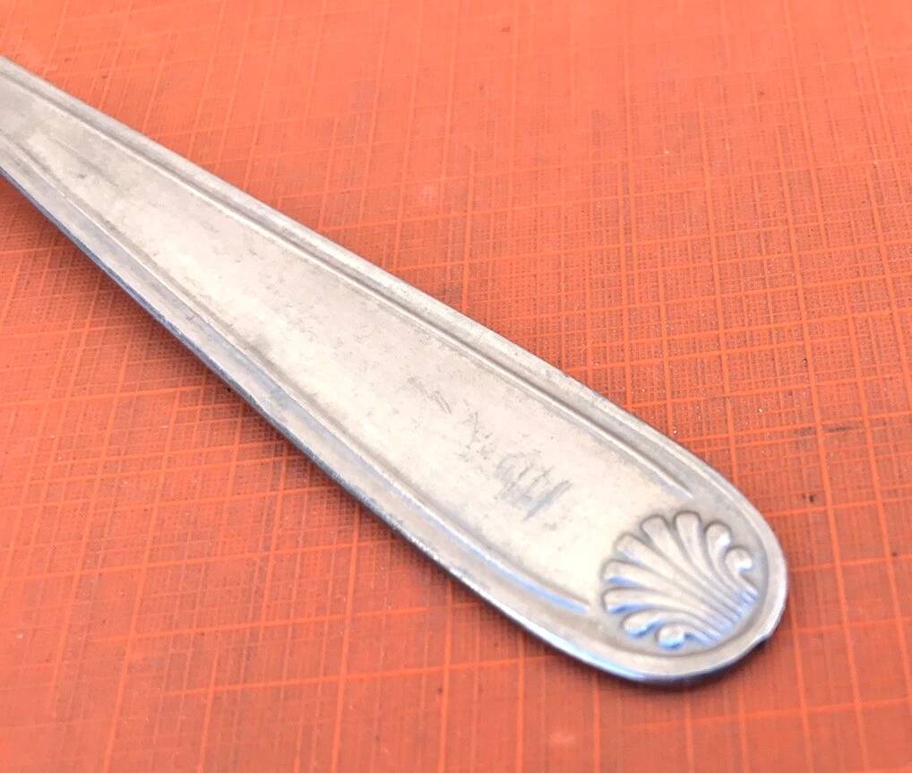 5 snail / shellfish forks with scallop shell design