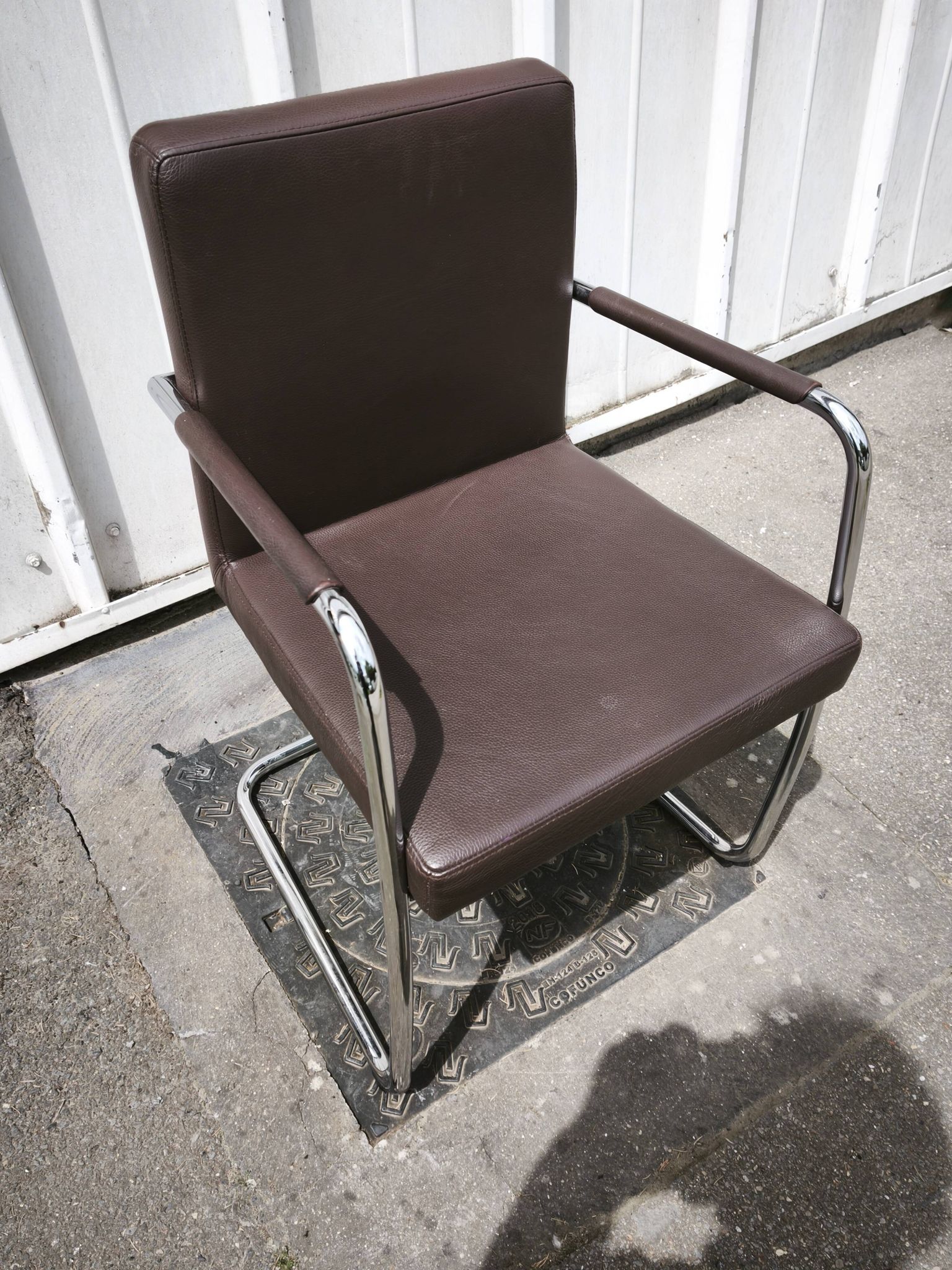 Set of 6 Bene office chairs.