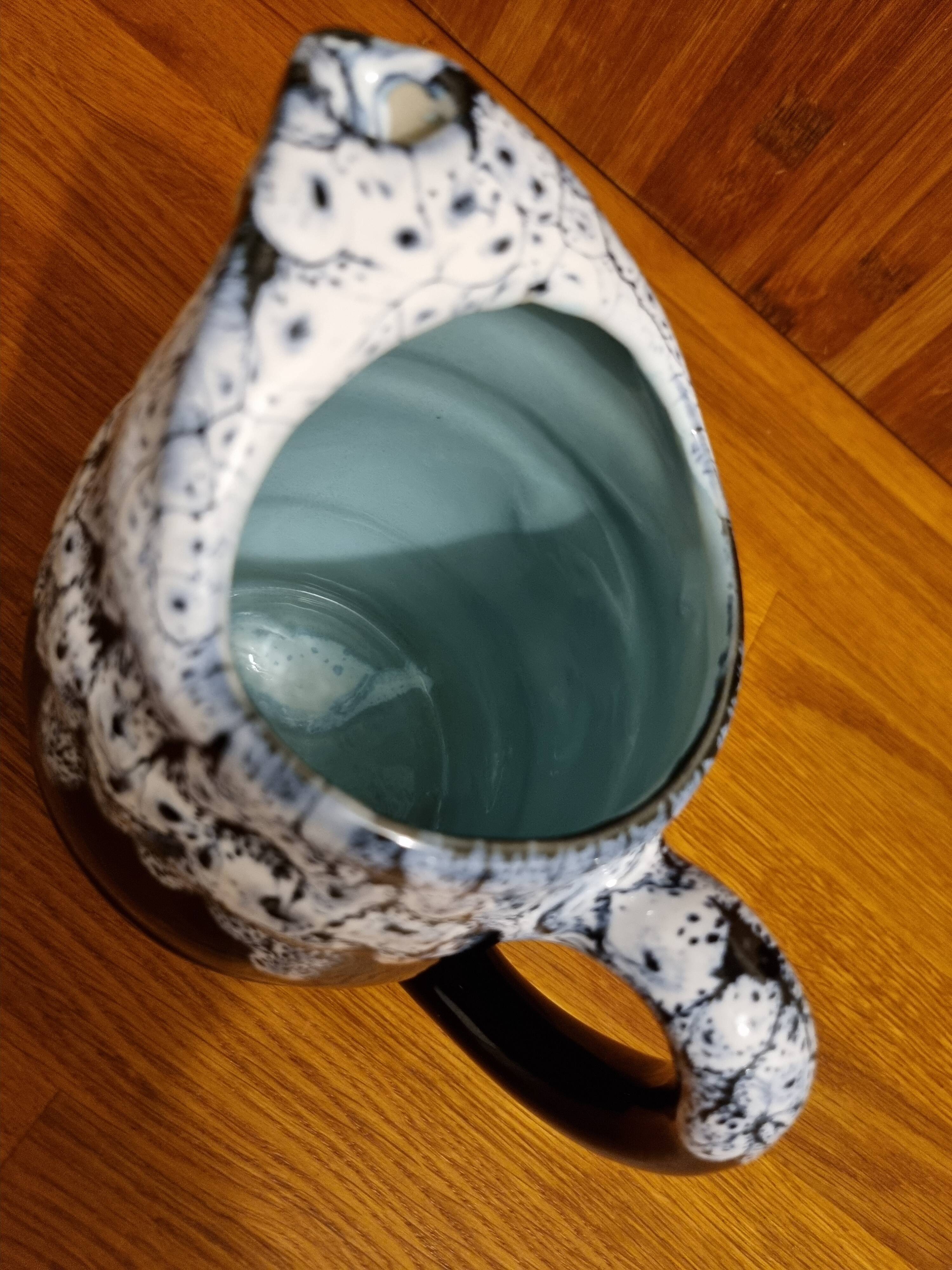 Vintage alpho black and white pitcher 60 cl