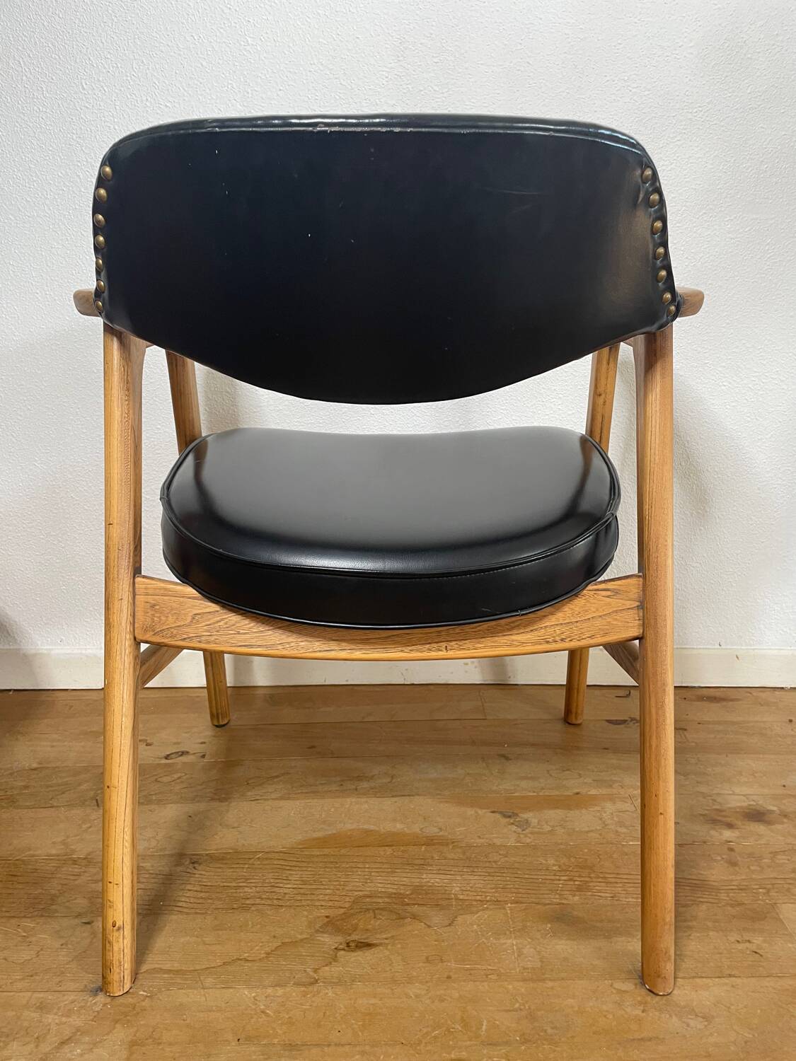Scandinavian armchair by Erik Kirkegaard in oak and leather, 1960s