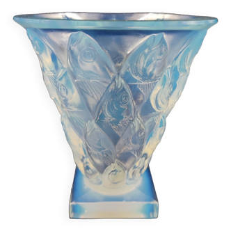 French Art Deco opalescent glass Vase by Sabino