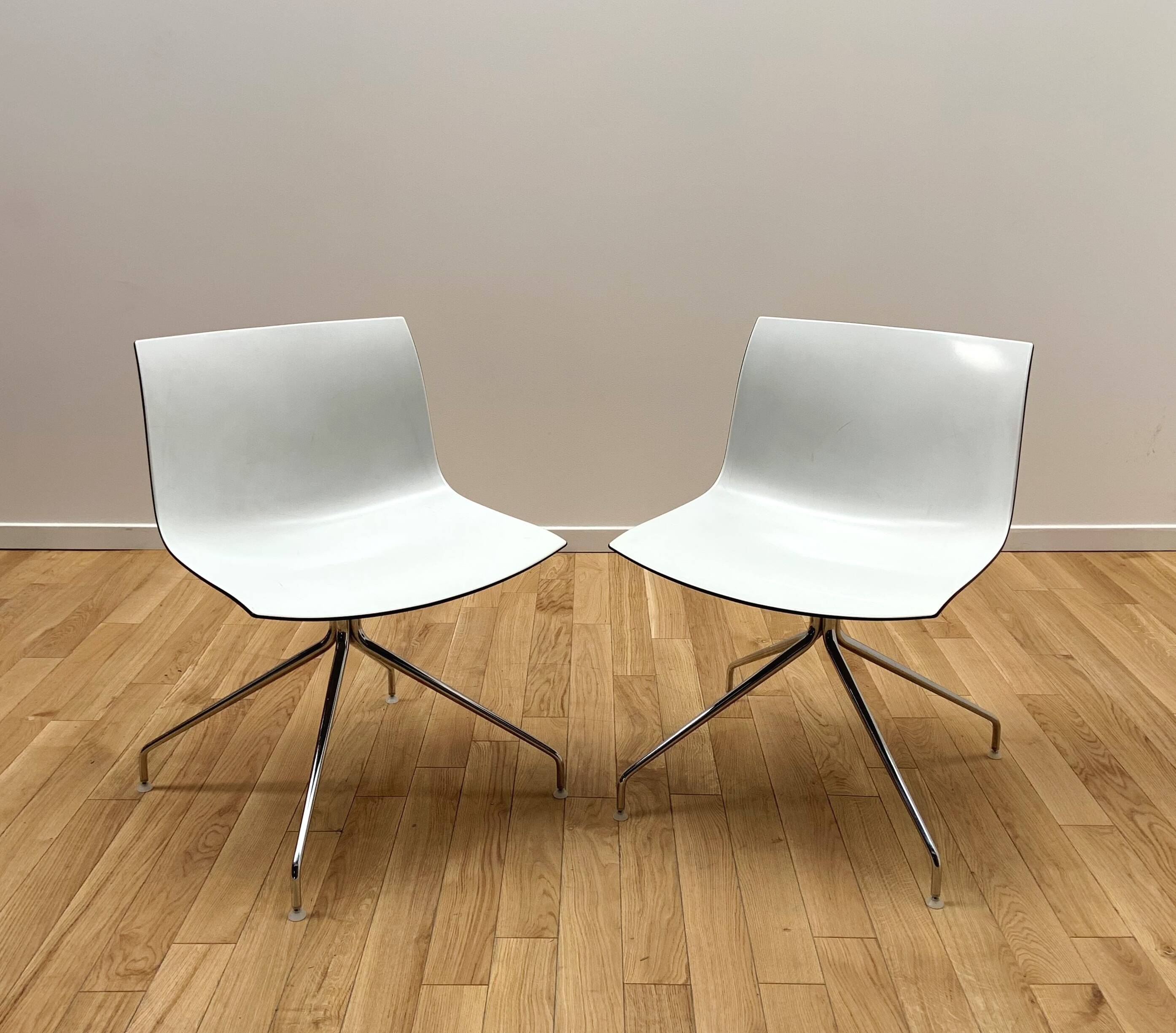 Pair of Catifa 46 chairs, Arper