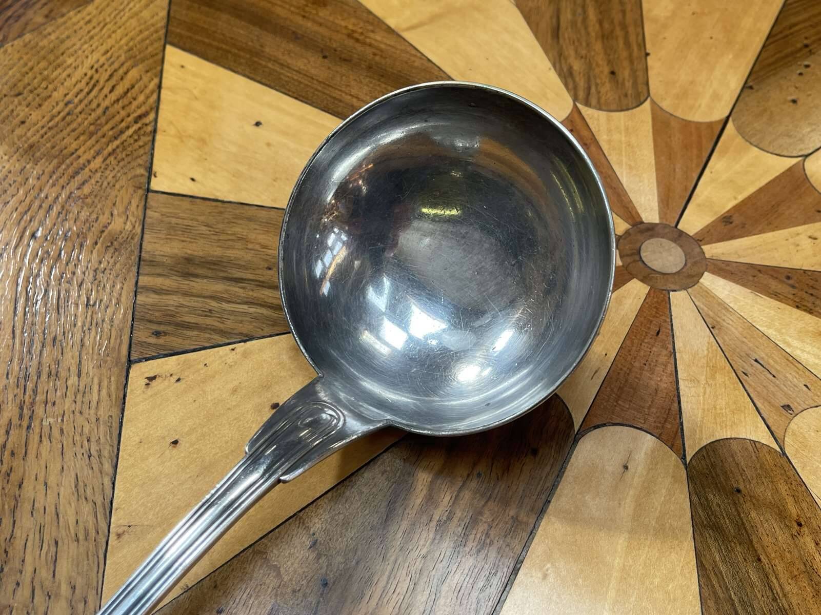 Christofle brand ladle in silver metal - Letter B on the back.