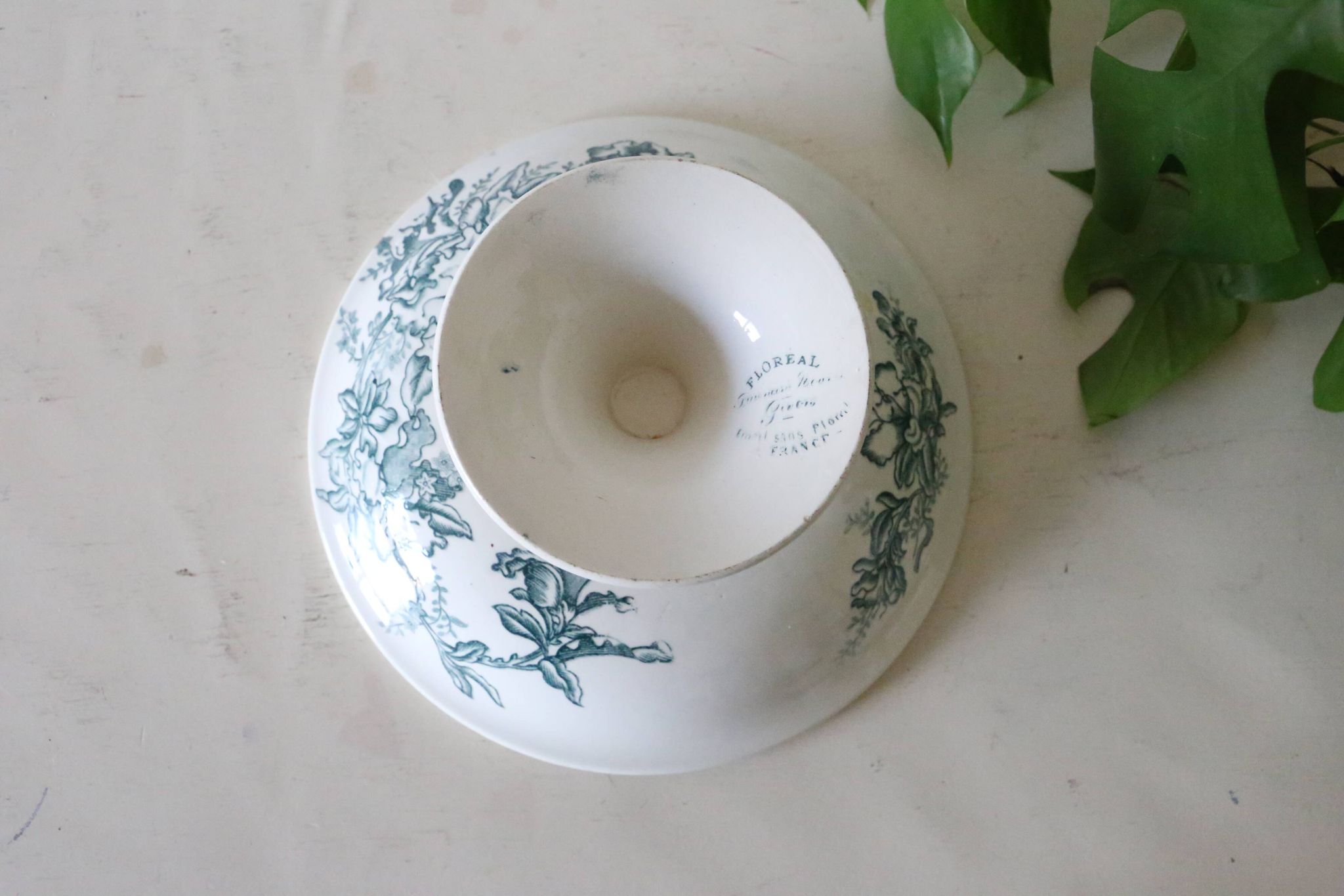 Floreal fruit bowl, from the Faïencerie Nouvelle de Givors, iron earth