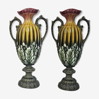 Paire de vases en barbotine